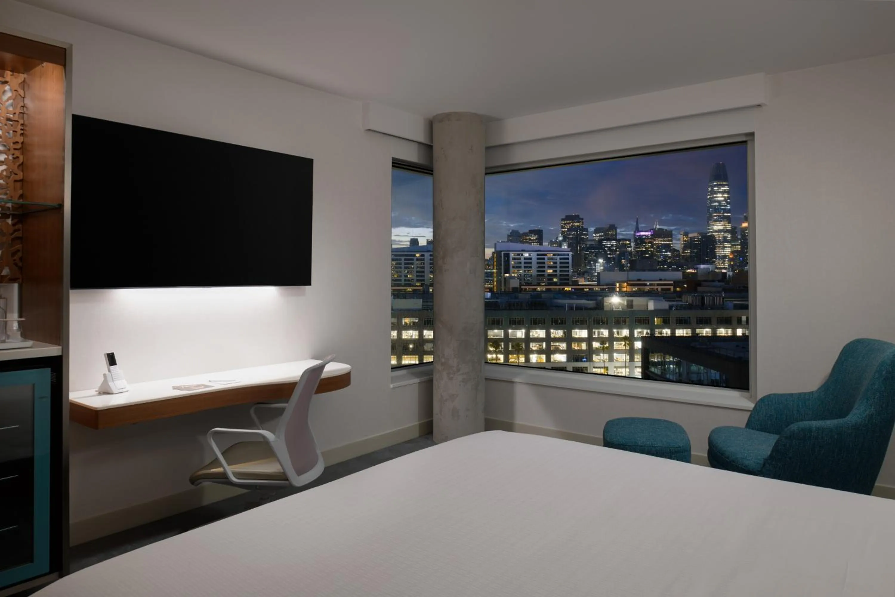 View (from property/room), Bed in LUMA Hotel San Francisco