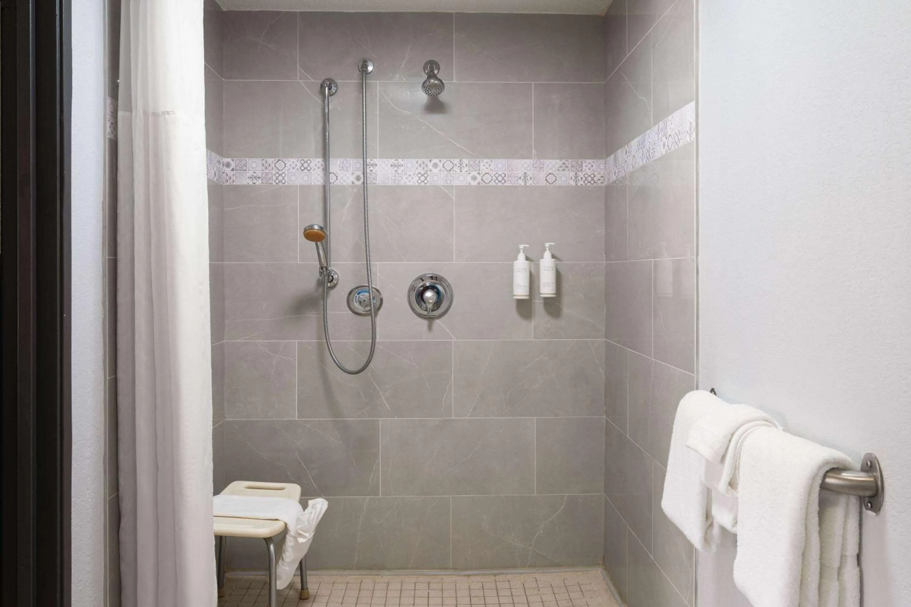 Shower in Days Inn by Wyndham Columbus Worthington