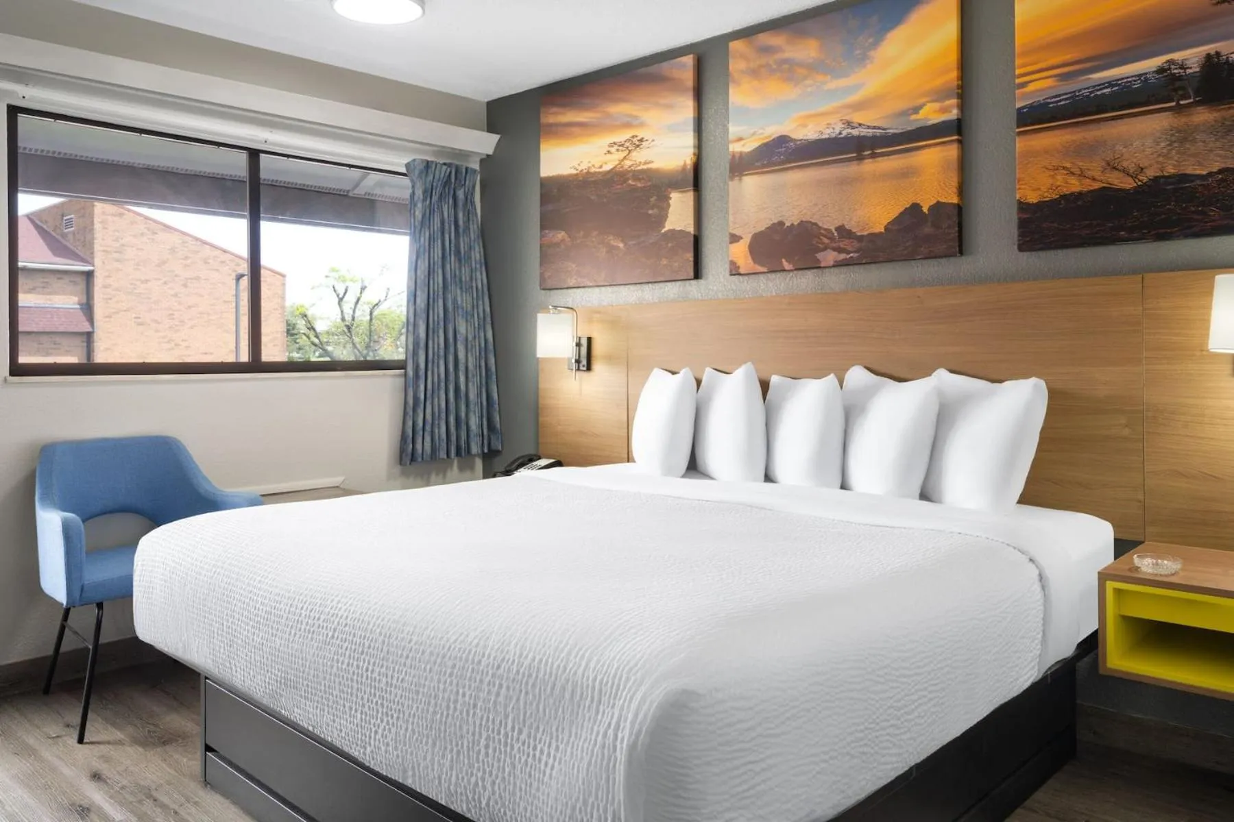 Bed in Days Inn by Wyndham Columbus Worthington