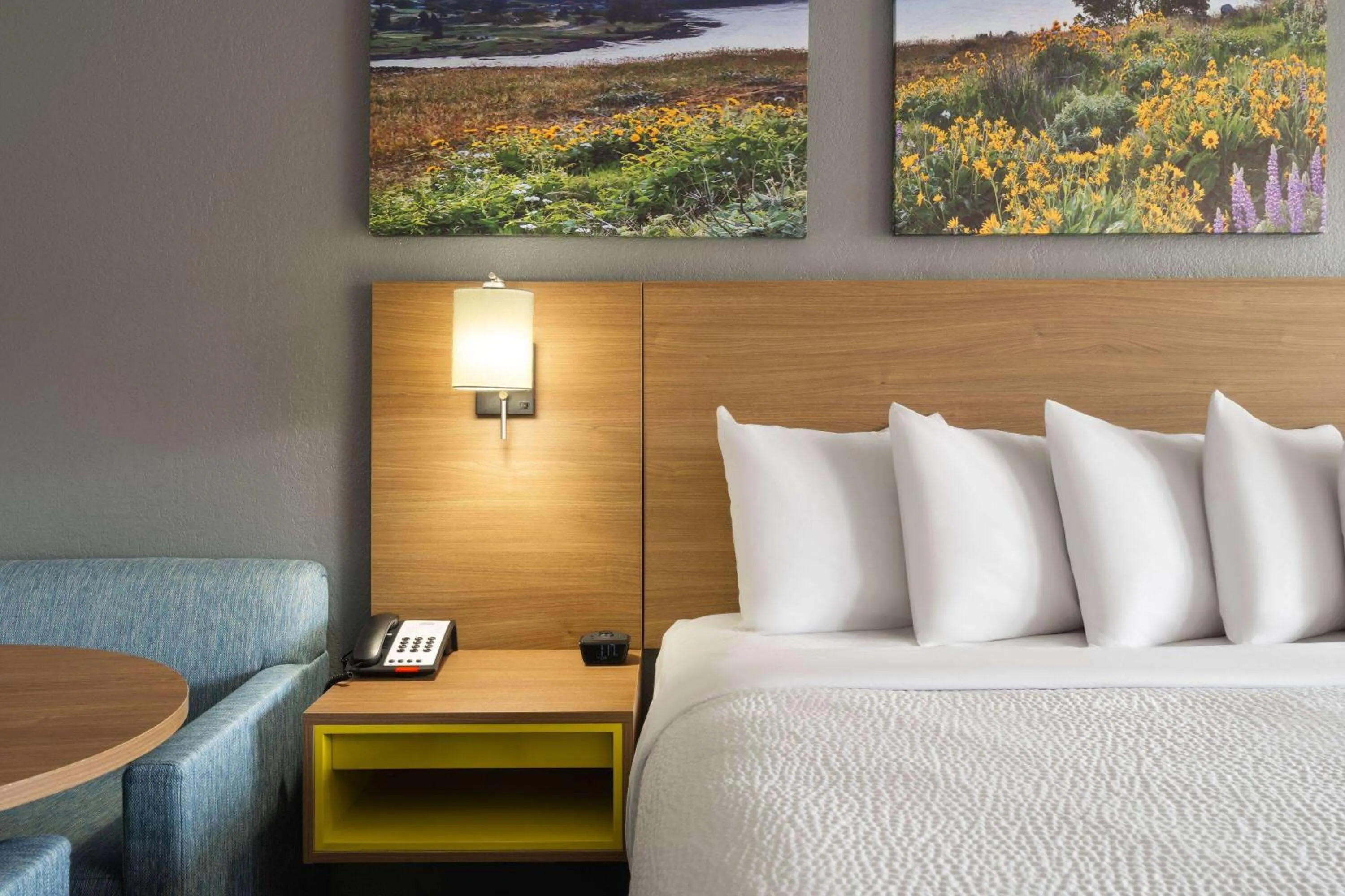 Photo of the whole room, Bed in Days Inn by Wyndham Columbus Worthington