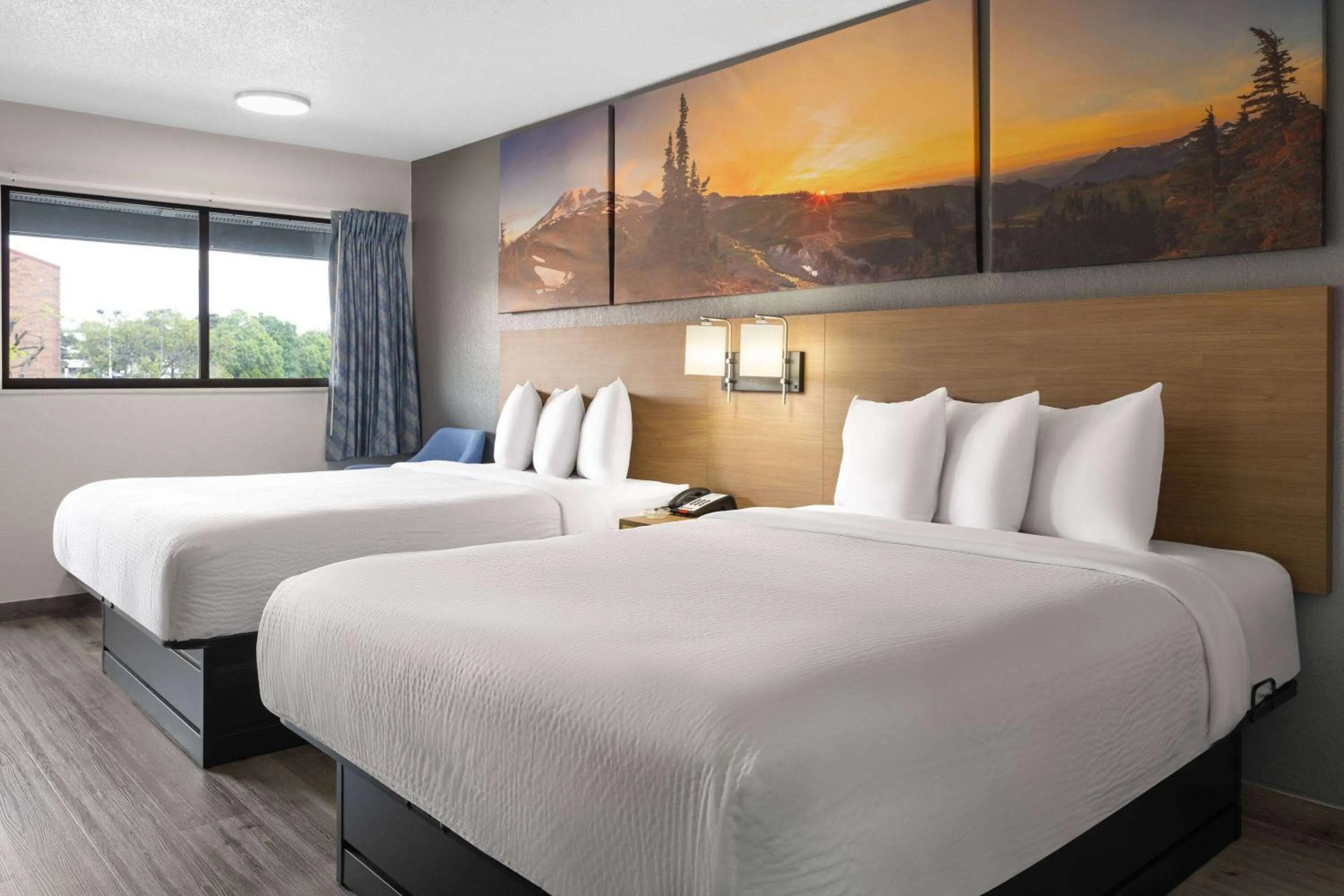 Photo of the whole room, Bed in Days Inn by Wyndham Columbus Worthington