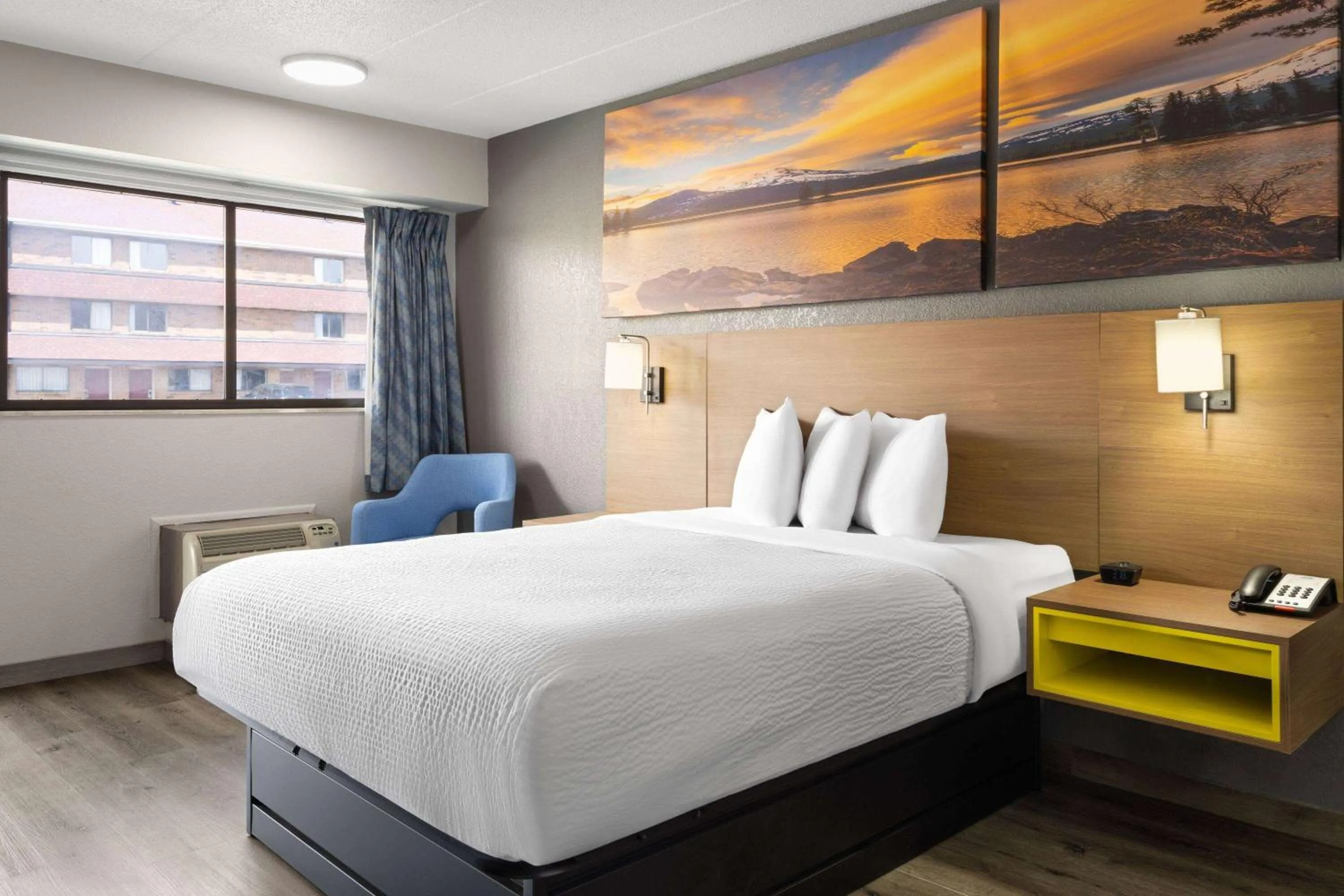 Photo of the whole room, Bed in Days Inn by Wyndham Columbus Worthington