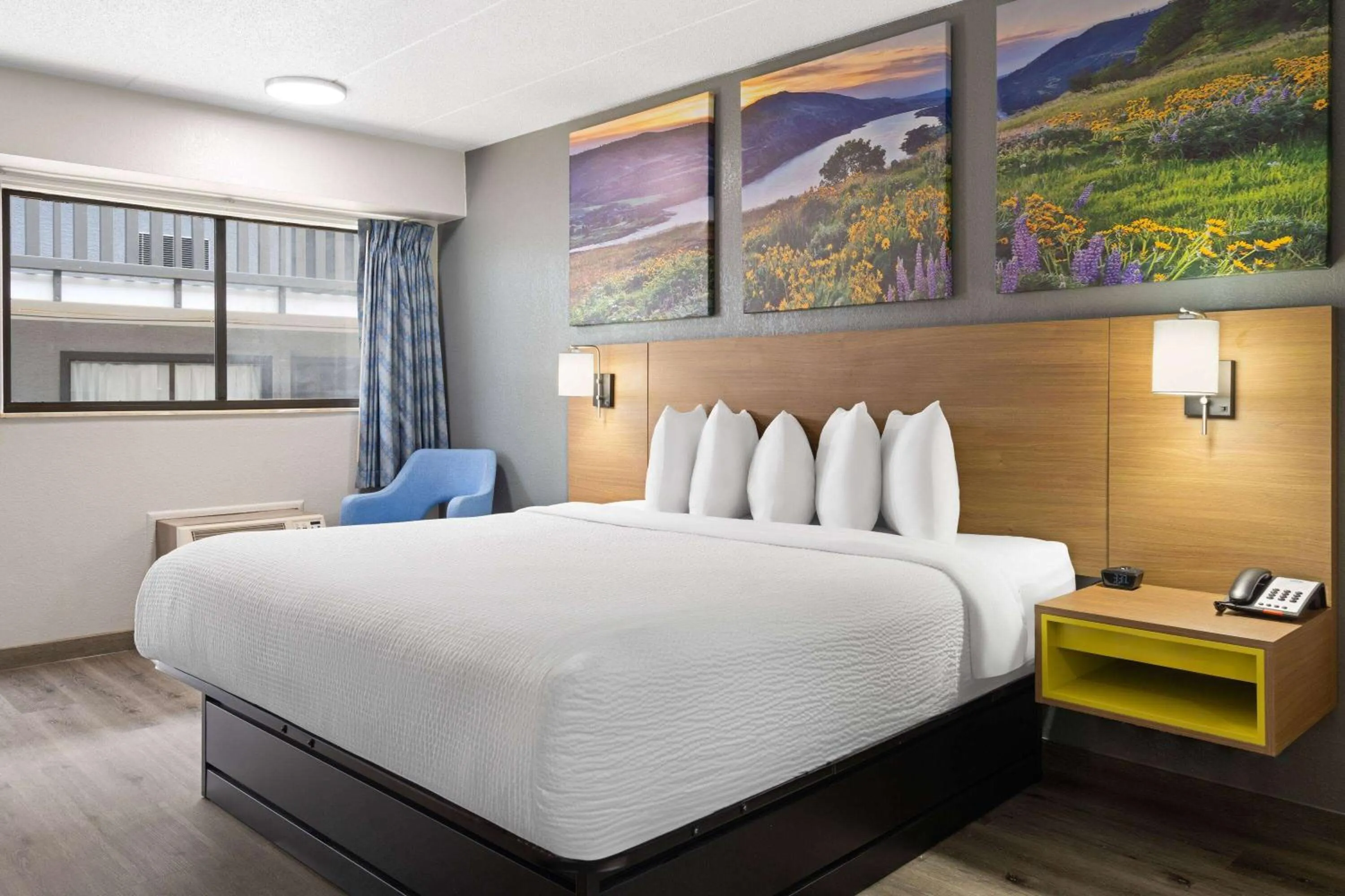 Photo of the whole room, Bed in Days Inn by Wyndham Columbus Worthington
