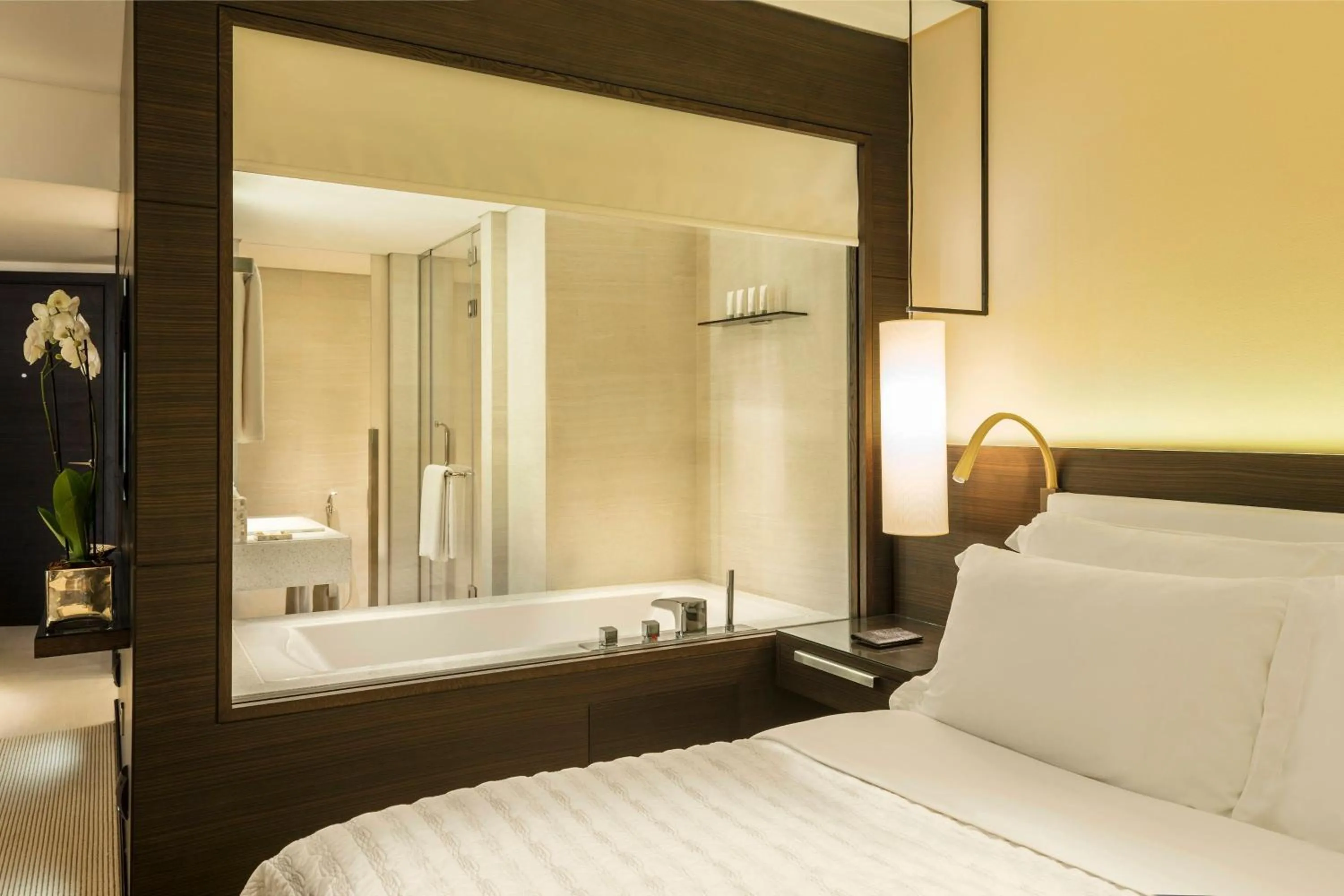 Bedroom, Bed in Le Royal Meridien Beach Resort & Spa Dubai