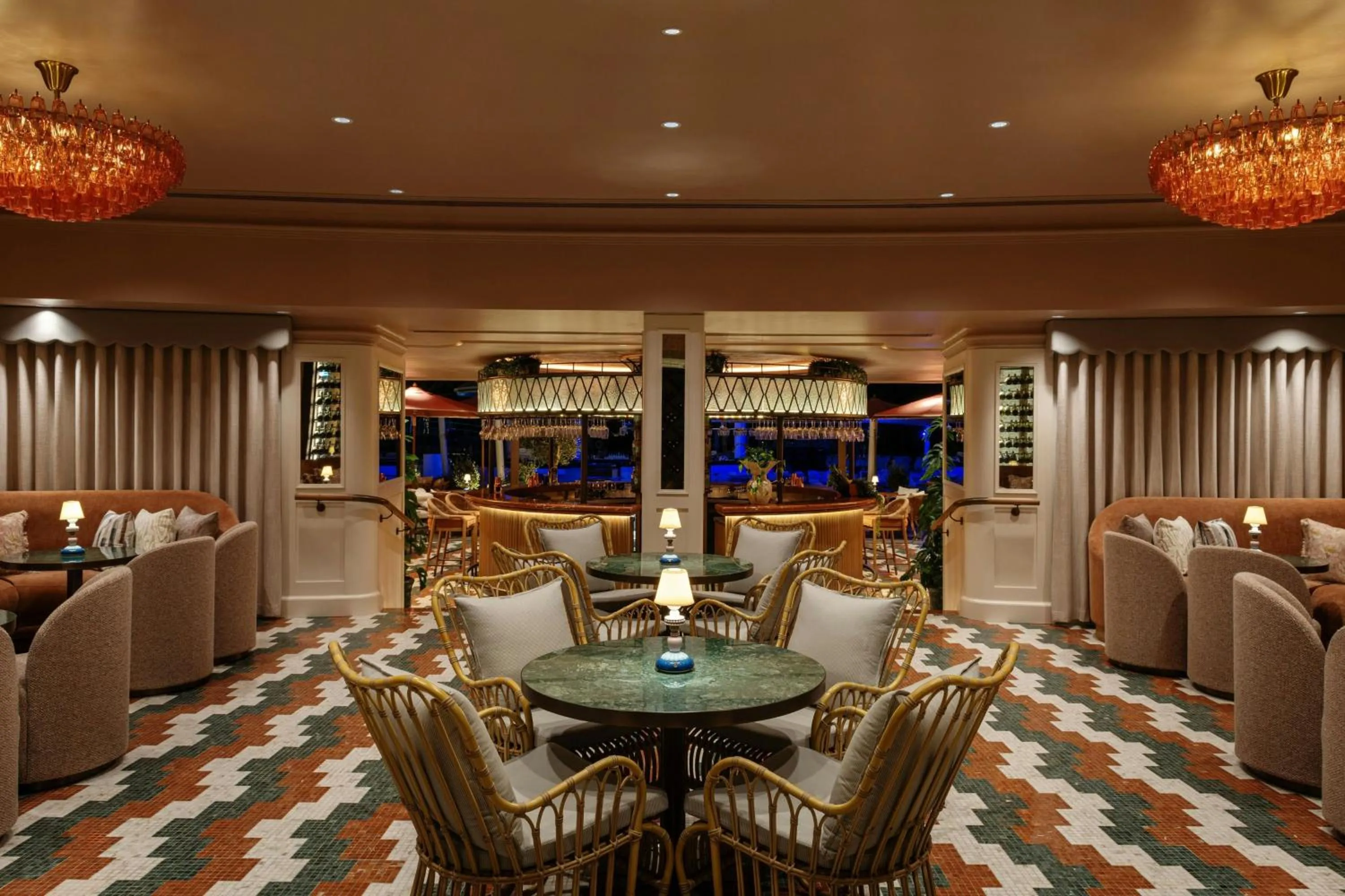 Lounge or bar in Le Royal Meridien Beach Resort & Spa Dubai