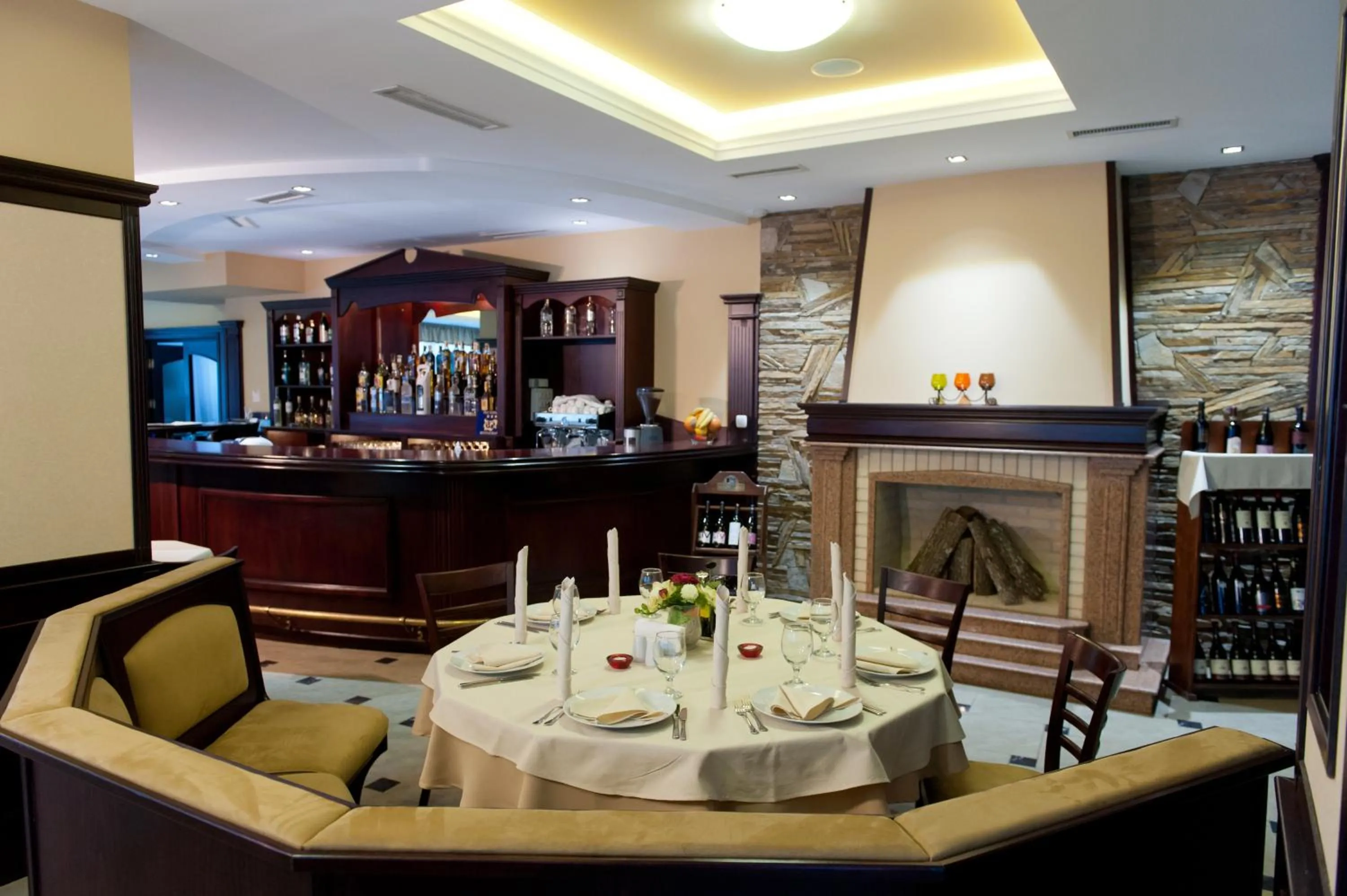 Restaurant/places to eat in Hotel Astrea