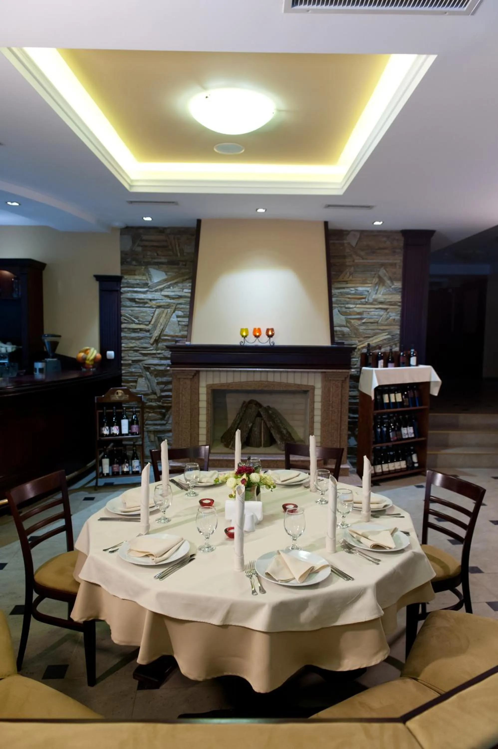 Restaurant/places to eat in Hotel Astrea