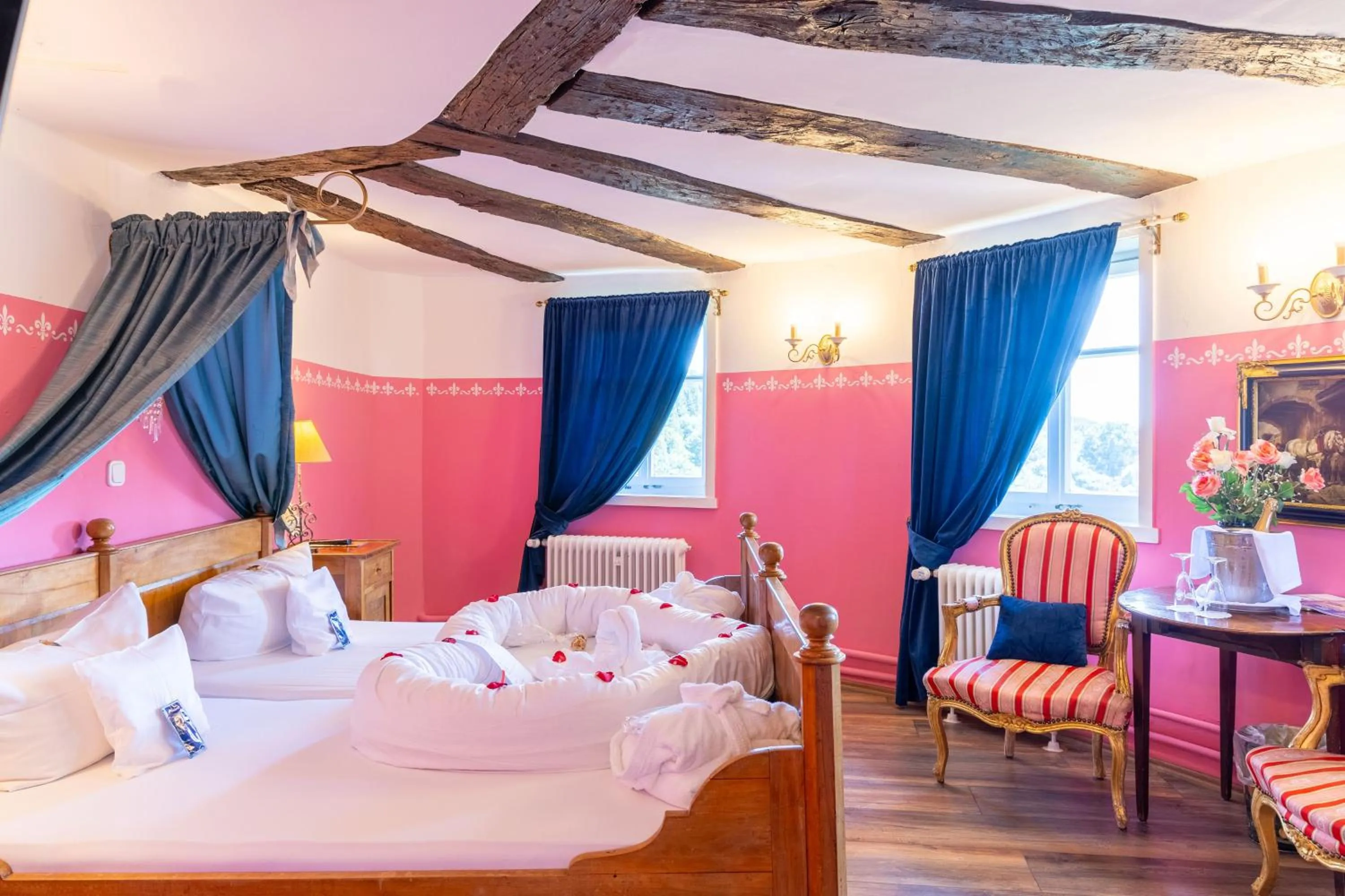 Bed in Hotel Burg Trendelburg