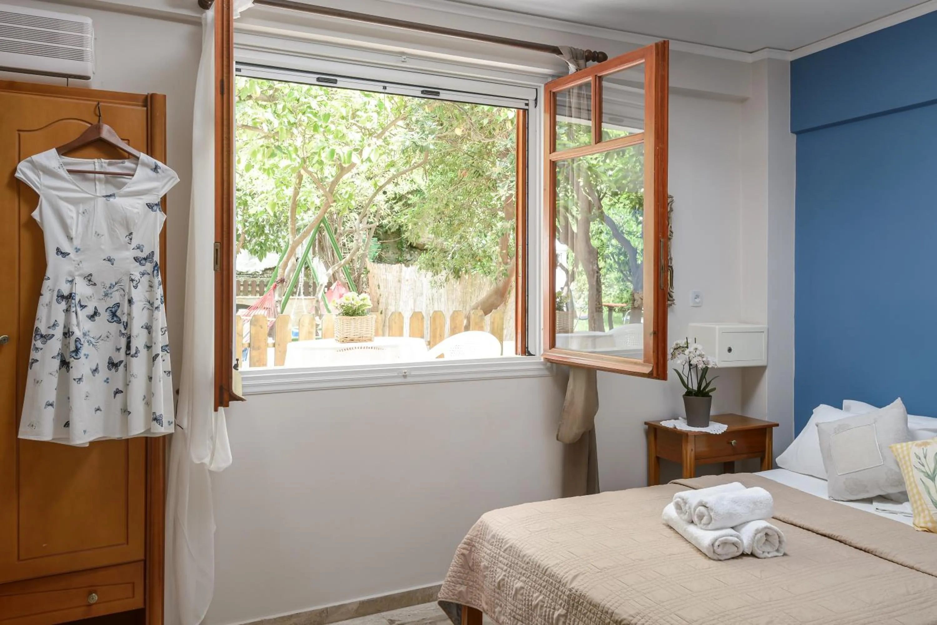 Bed in Oasis Apartments