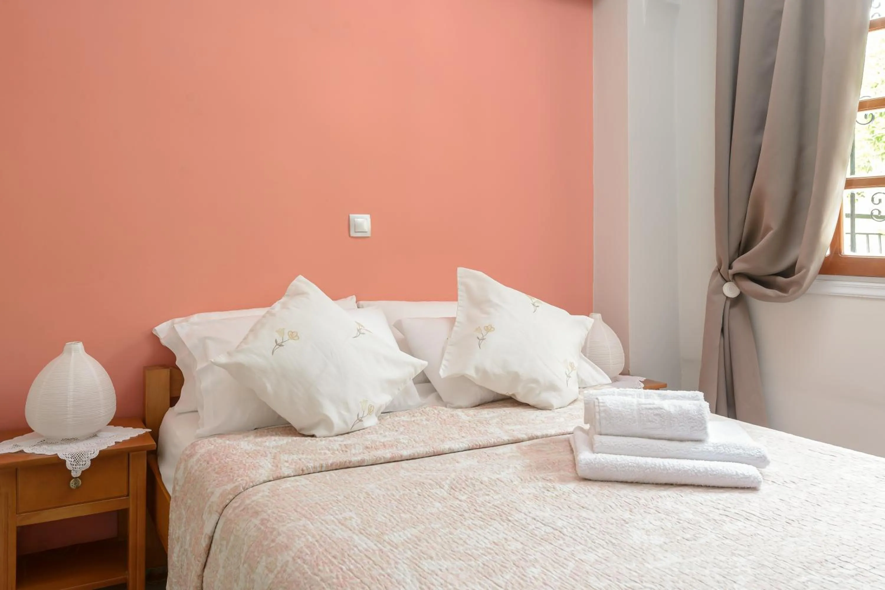 Bed in Oasis Apartments