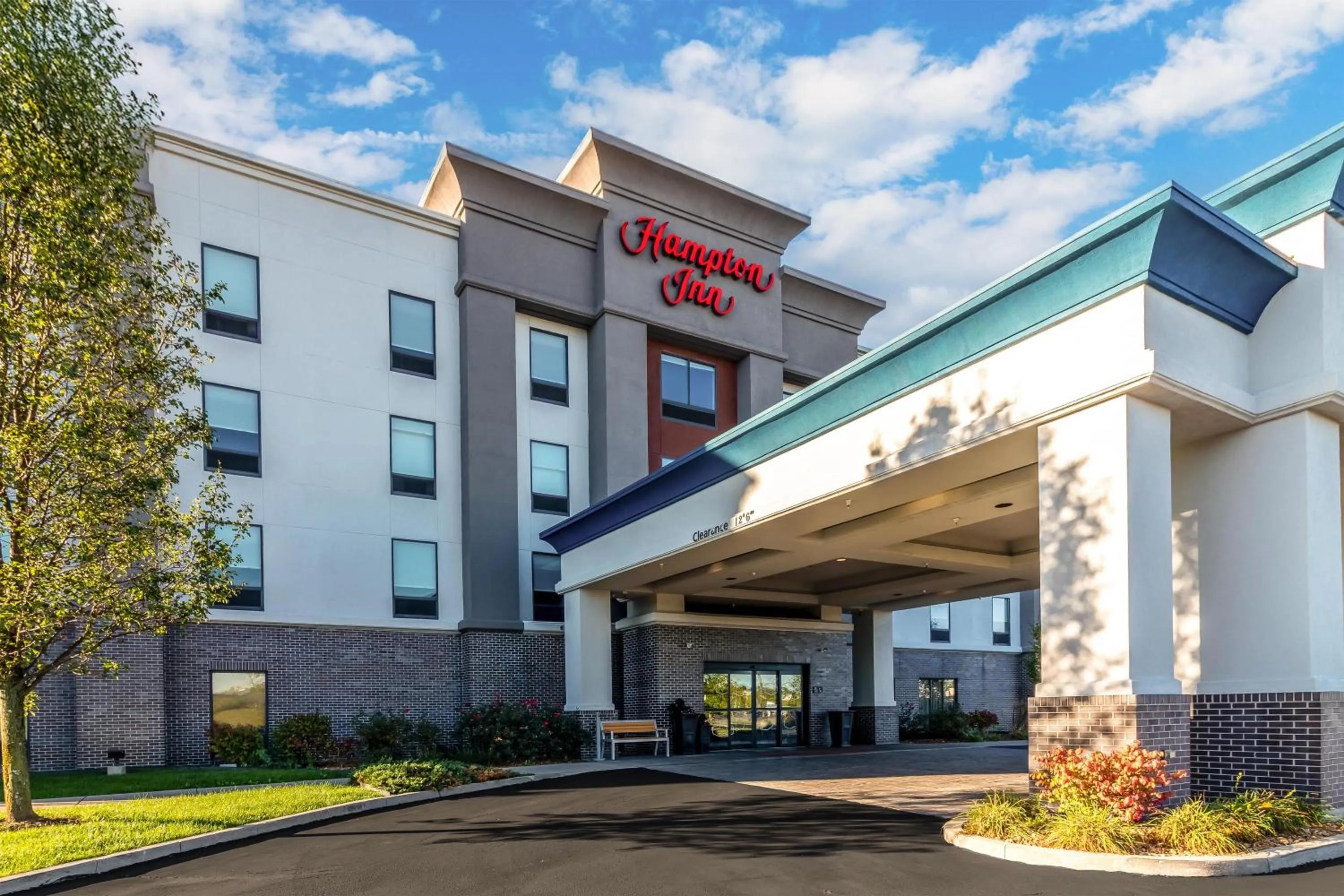 Property building in Hampton Inn Middletown