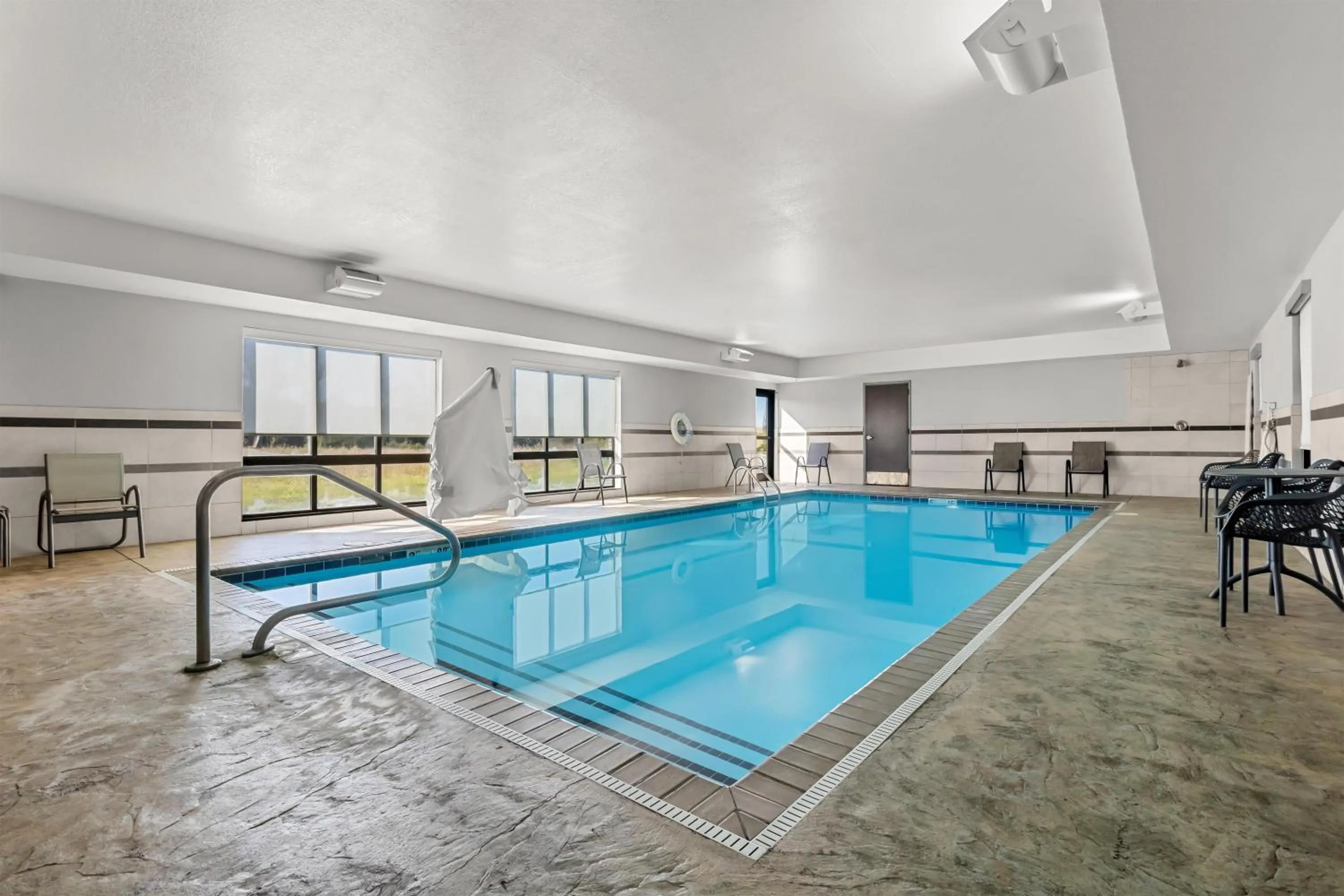 Pool view in Hampton Inn Middletown