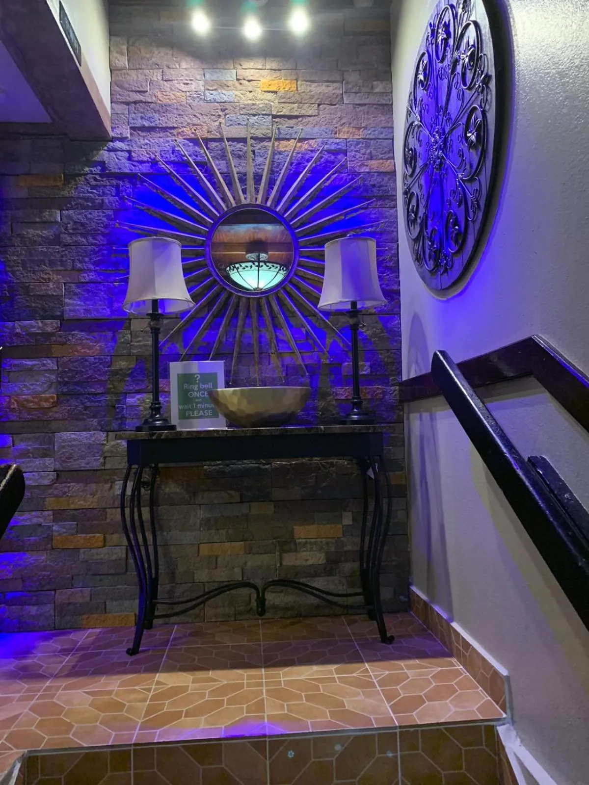Facade/entrance in Seaview Inn