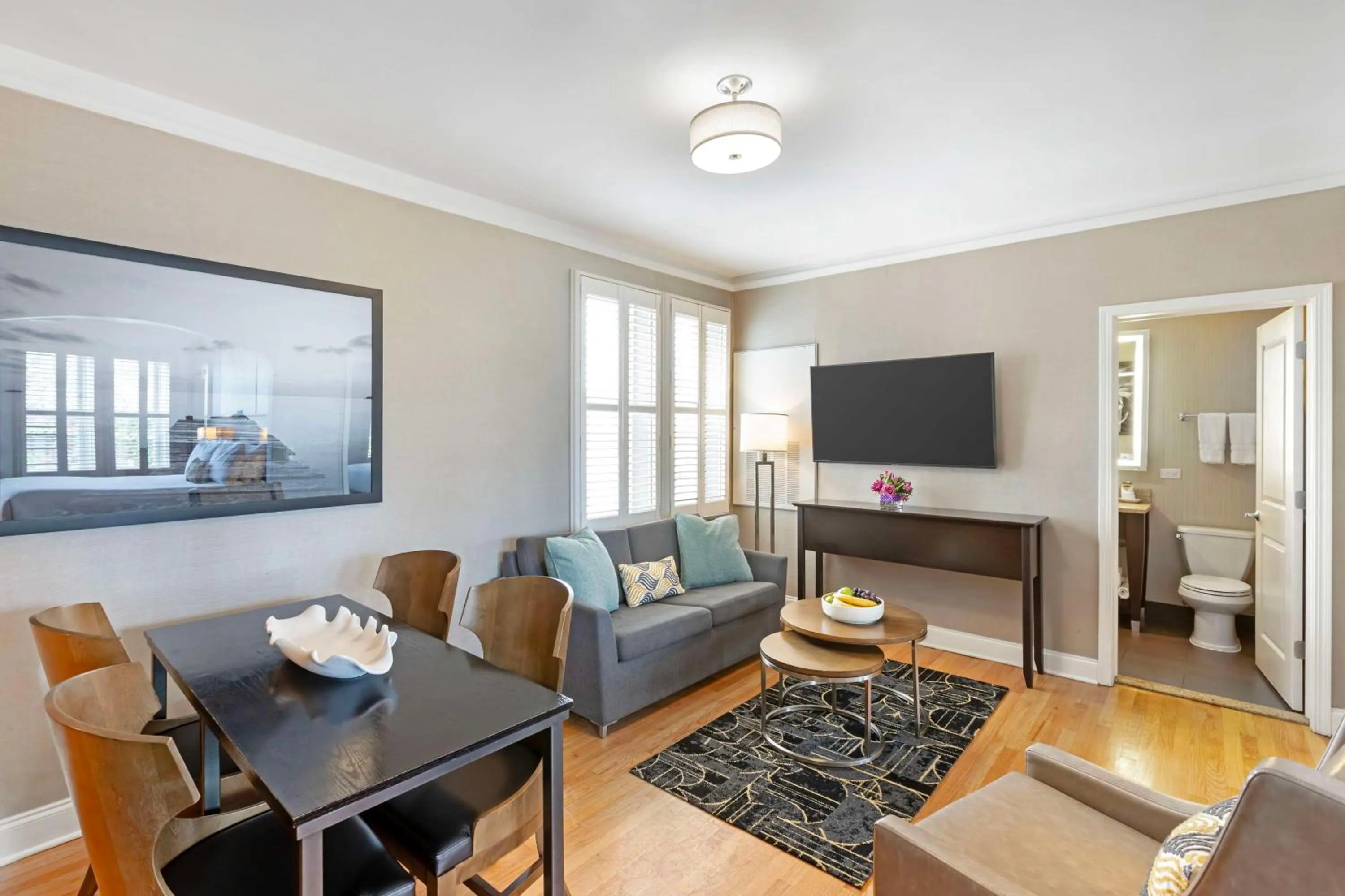 Photo of the whole room in Best Western Plus Hawthorne Terrace Hotel