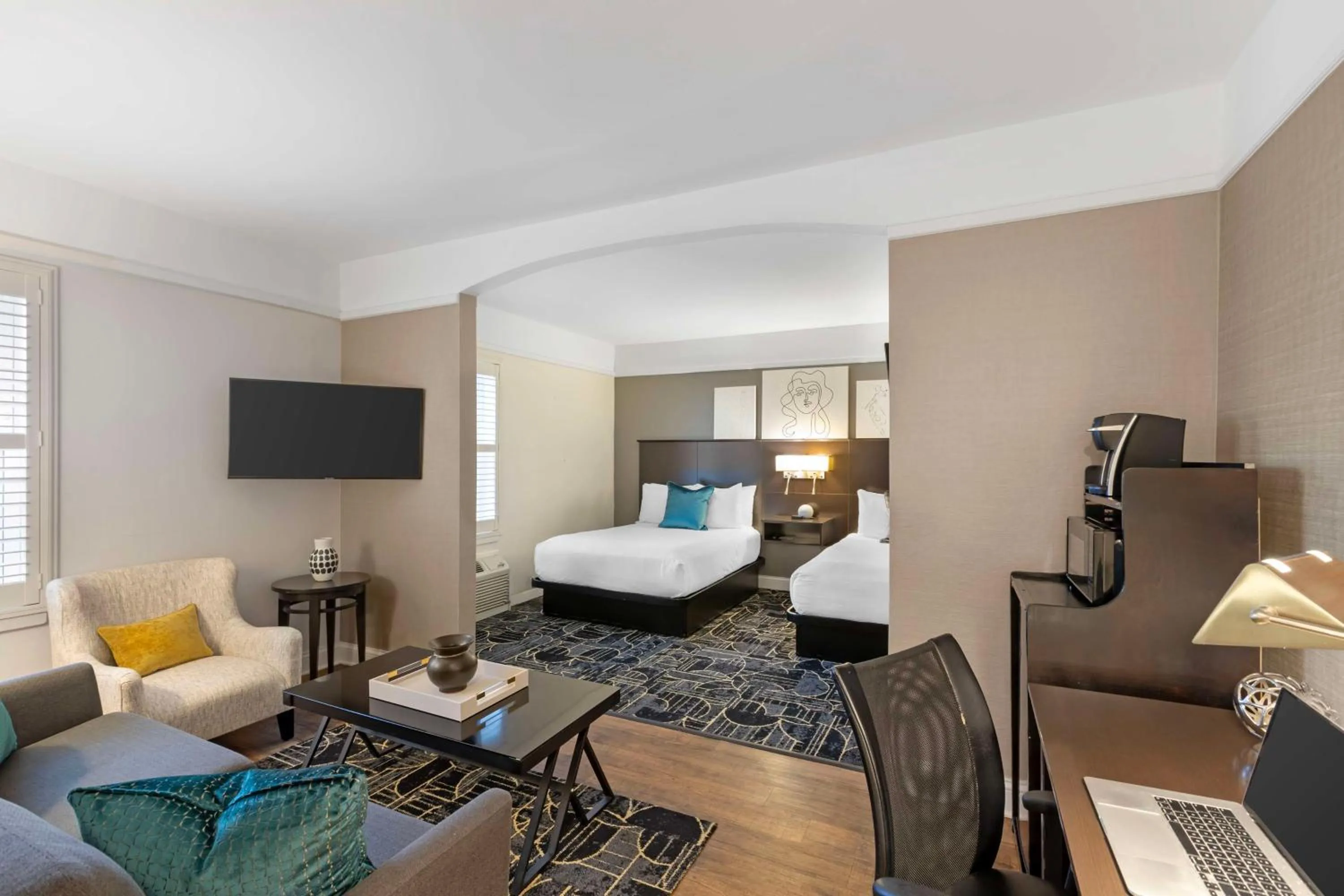 Bedroom, Bed in Best Western Plus Hawthorne Terrace Hotel