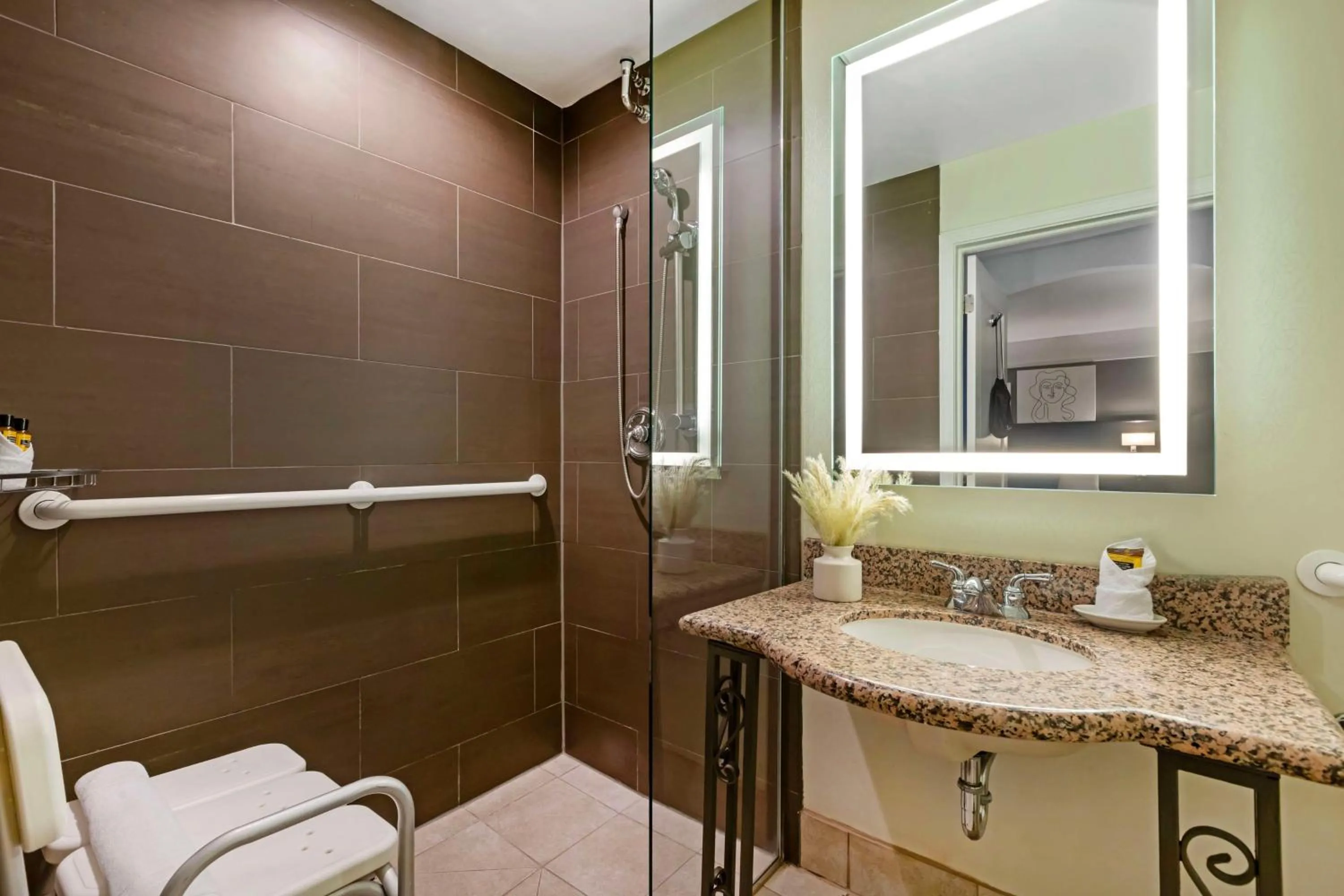 Bathroom in Best Western Plus Hawthorne Terrace Hotel