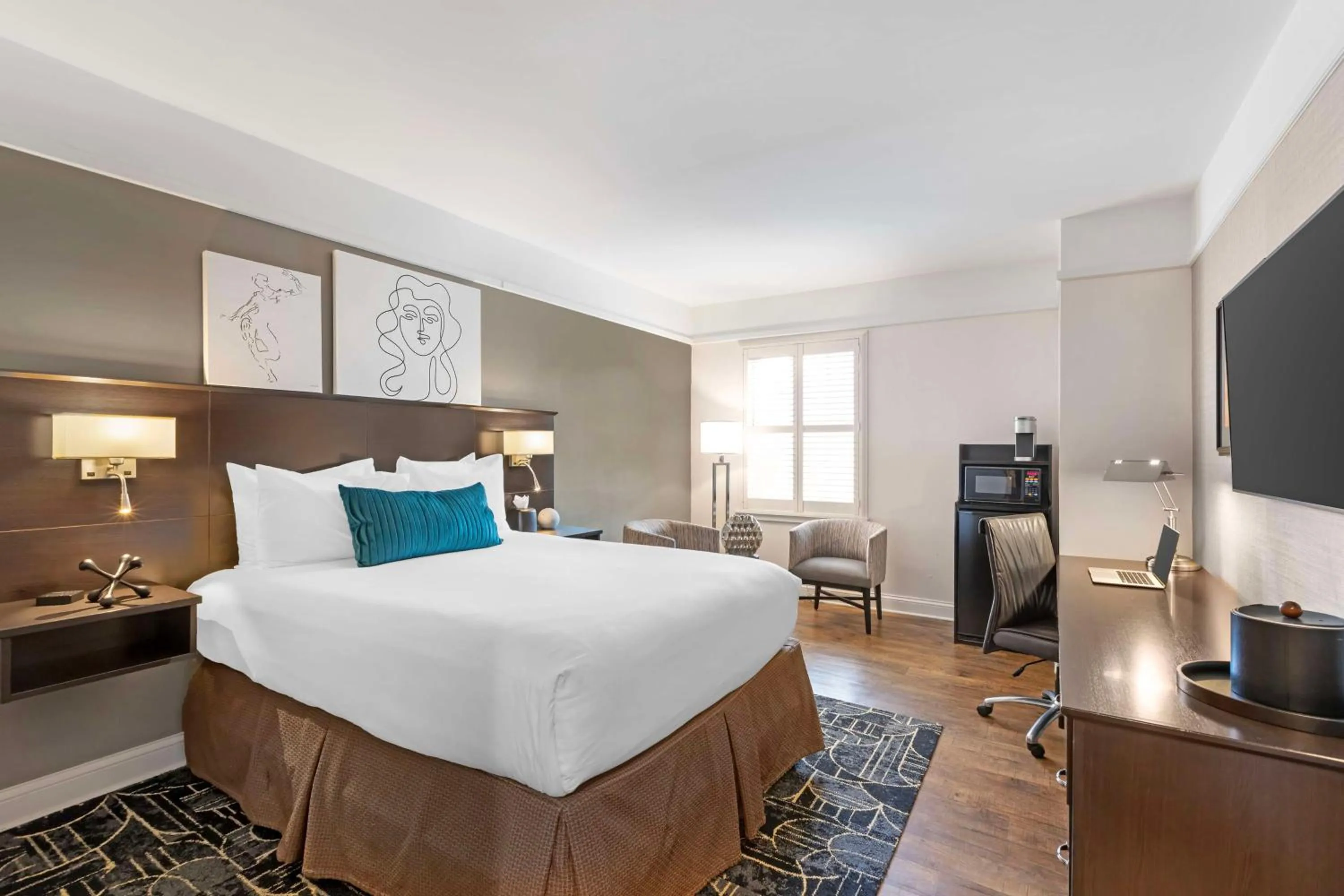 Bedroom, Bed in Best Western Plus Hawthorne Terrace Hotel