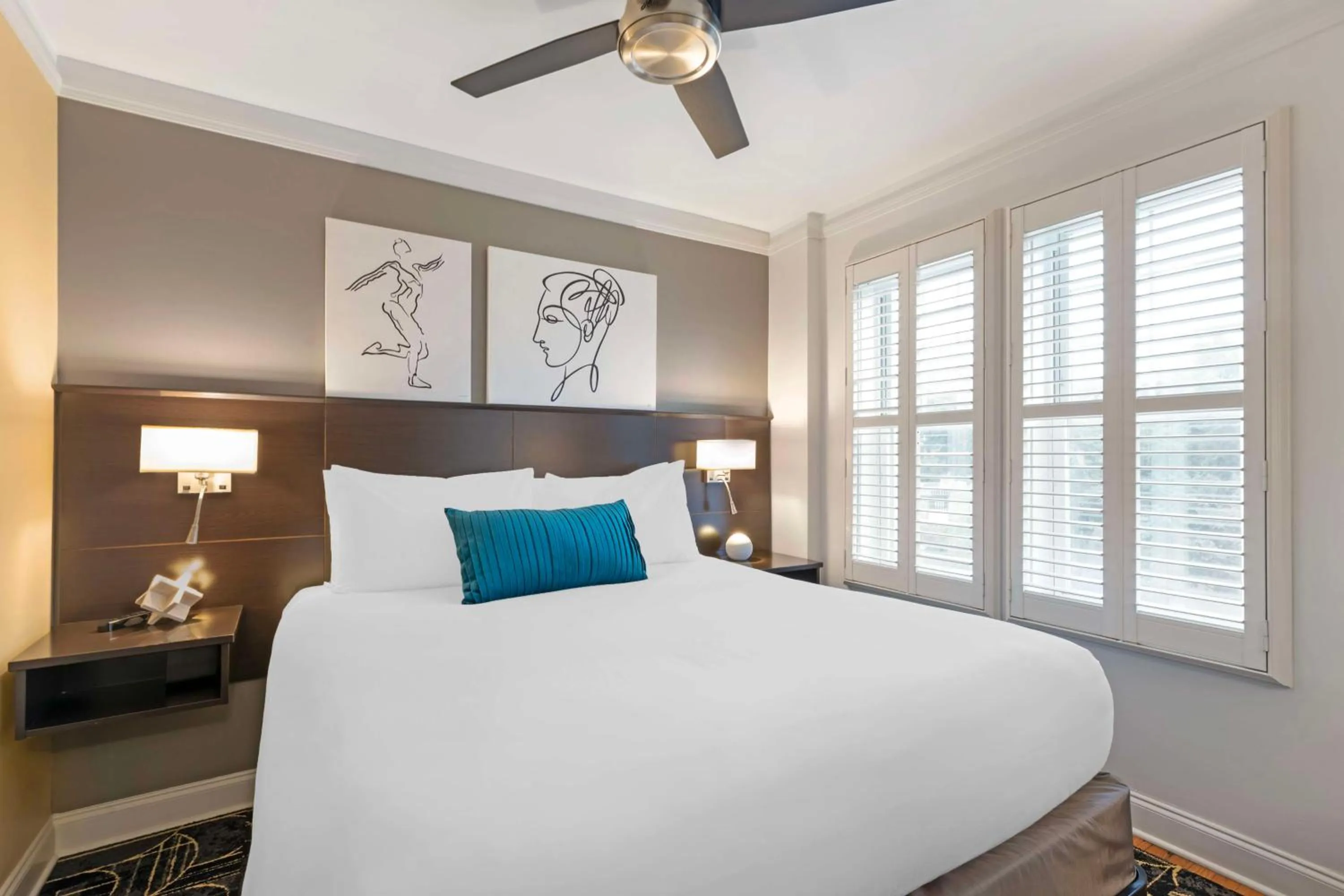 Photo of the whole room, Bed in Best Western Plus Hawthorne Terrace Hotel