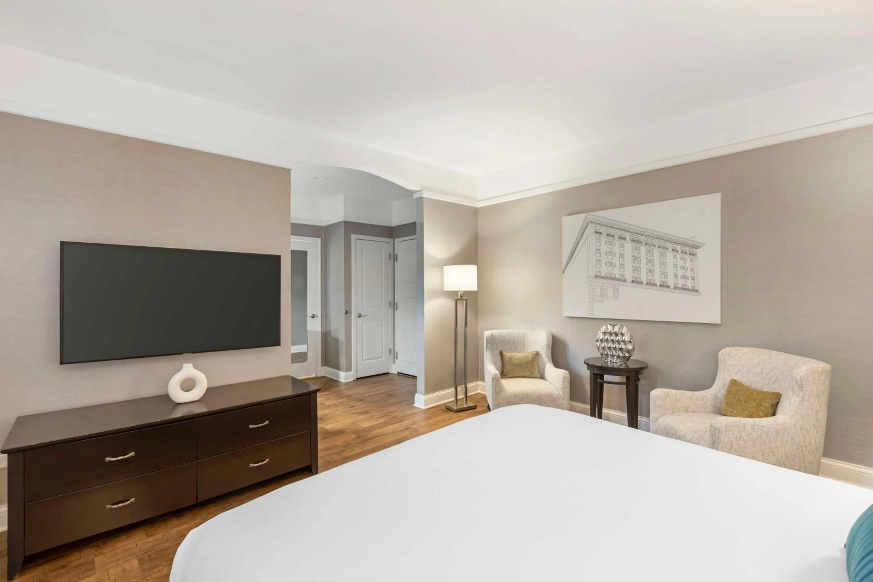 Bedroom, Bed in Best Western Plus Hawthorne Terrace Hotel