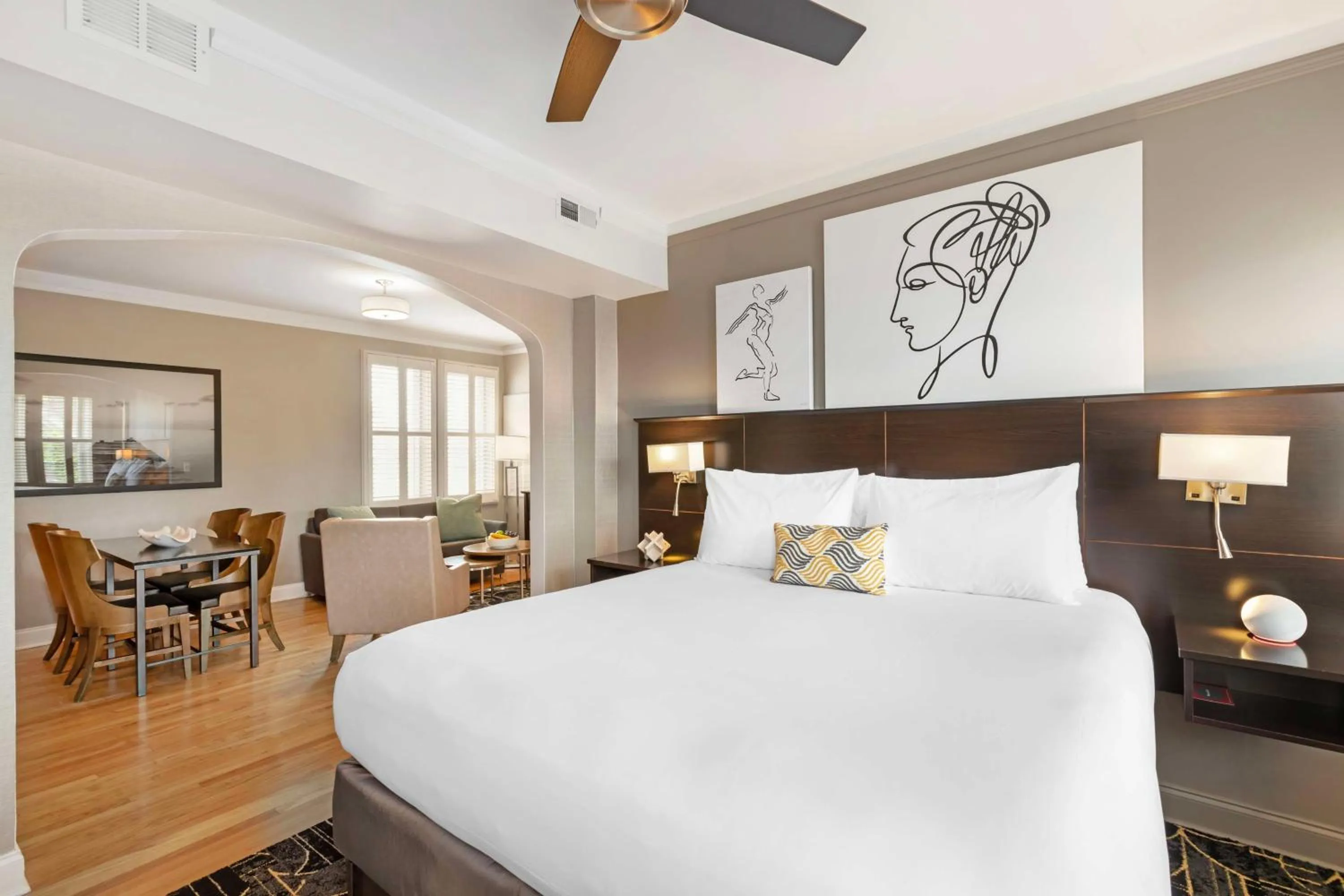 Photo of the whole room, Bed in Best Western Plus Hawthorne Terrace Hotel