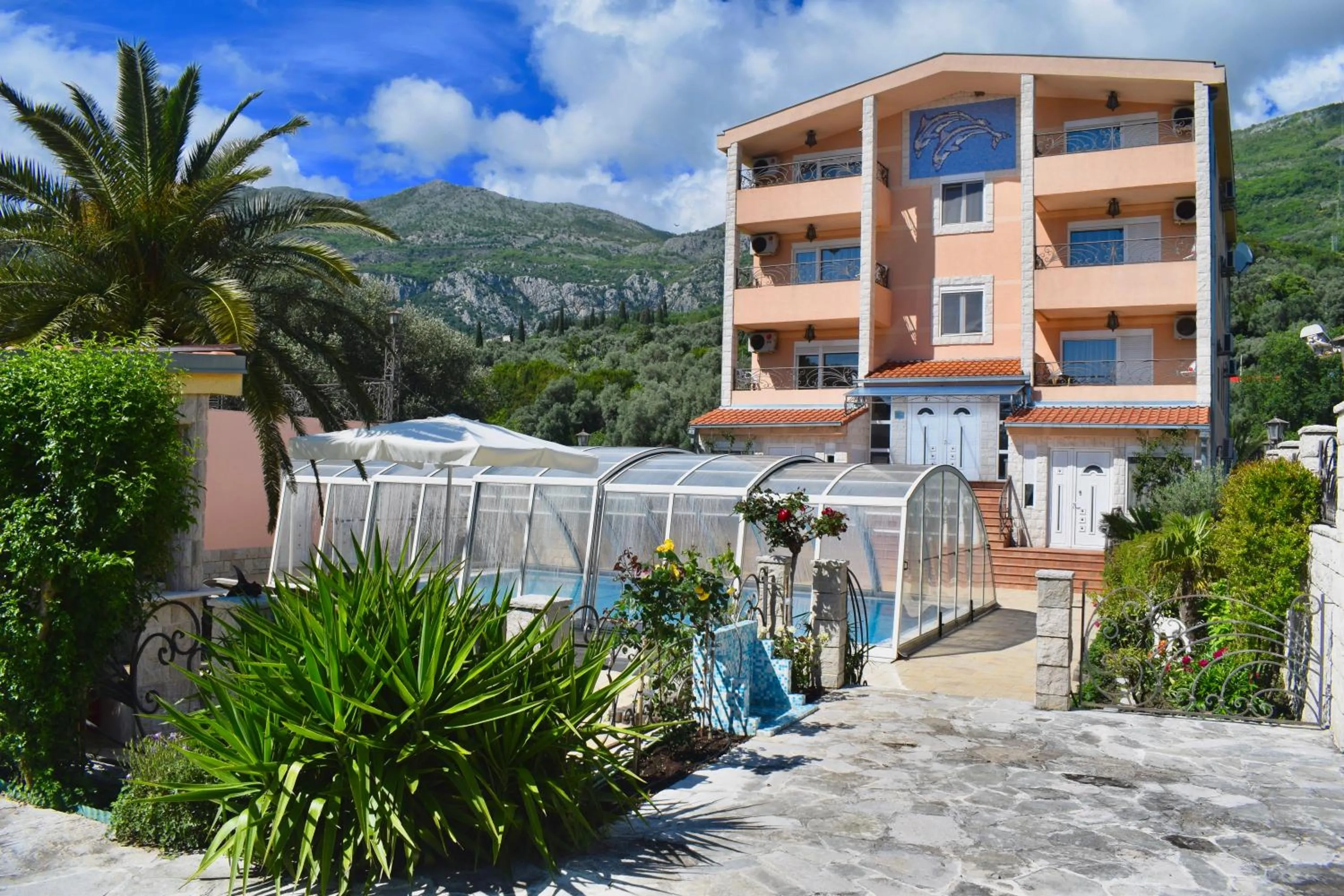 Property building in Villa Dolphin Apartments