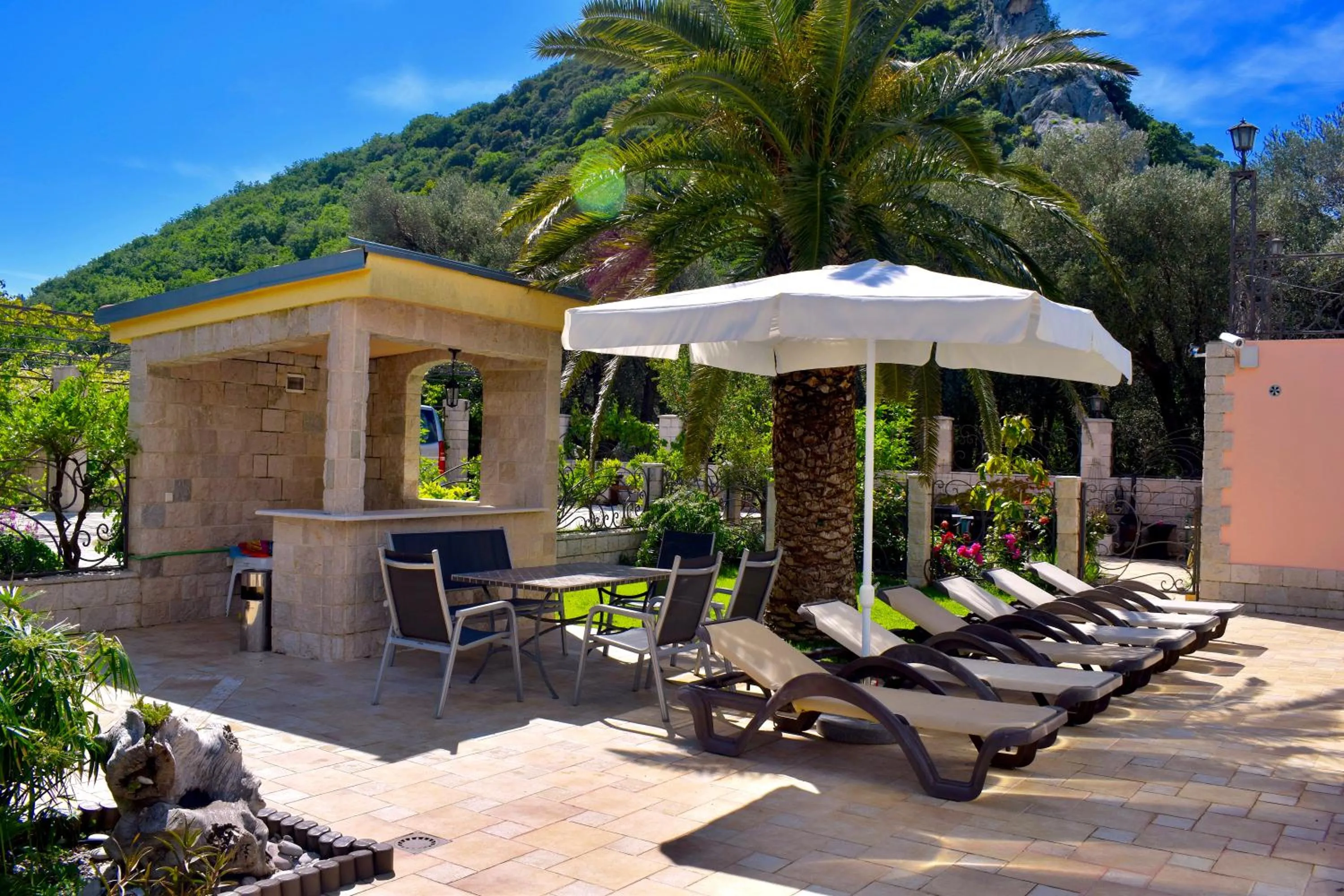 Patio in Villa Dolphin Apartments