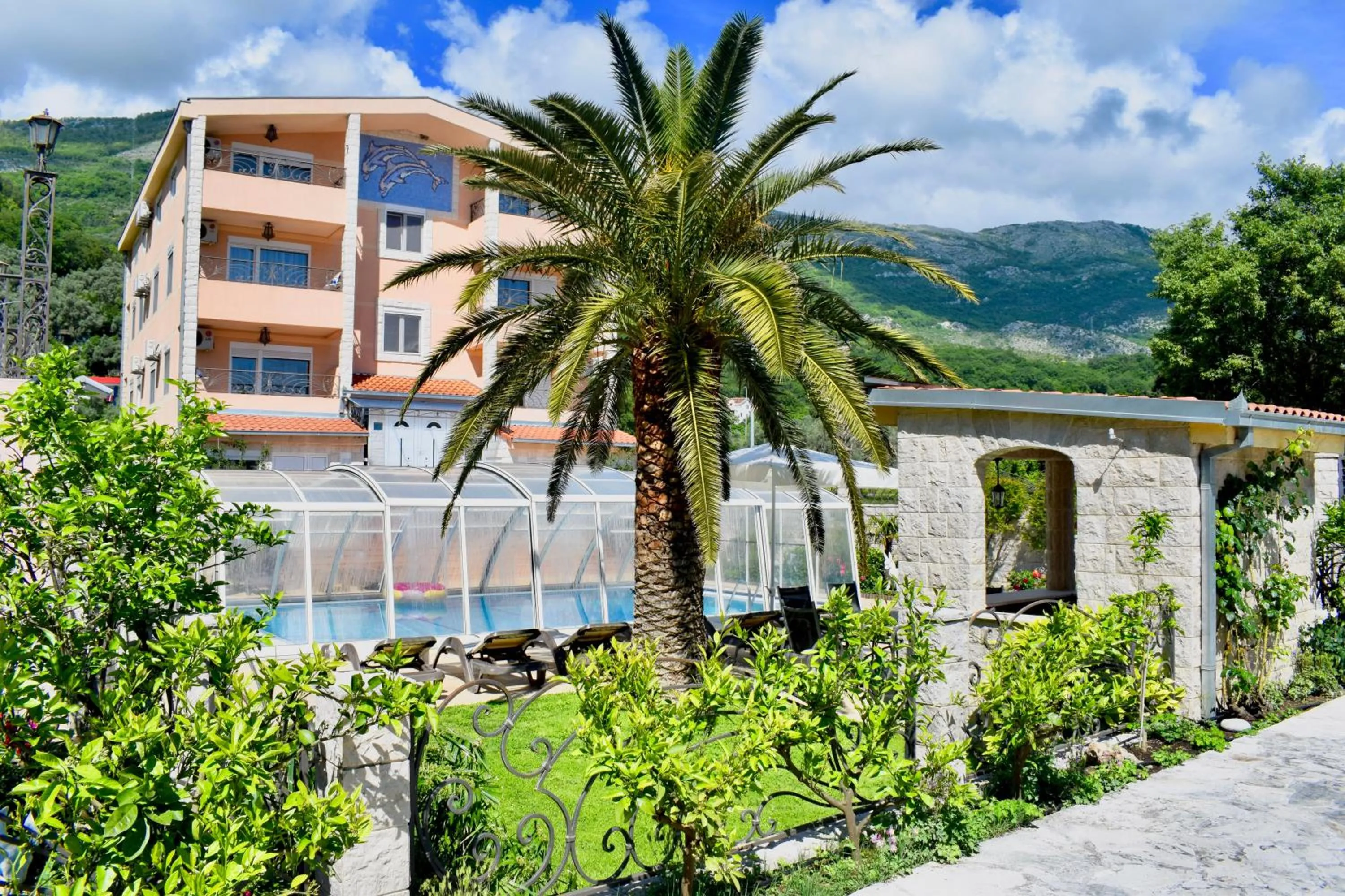 On site in Villa Dolphin Apartments