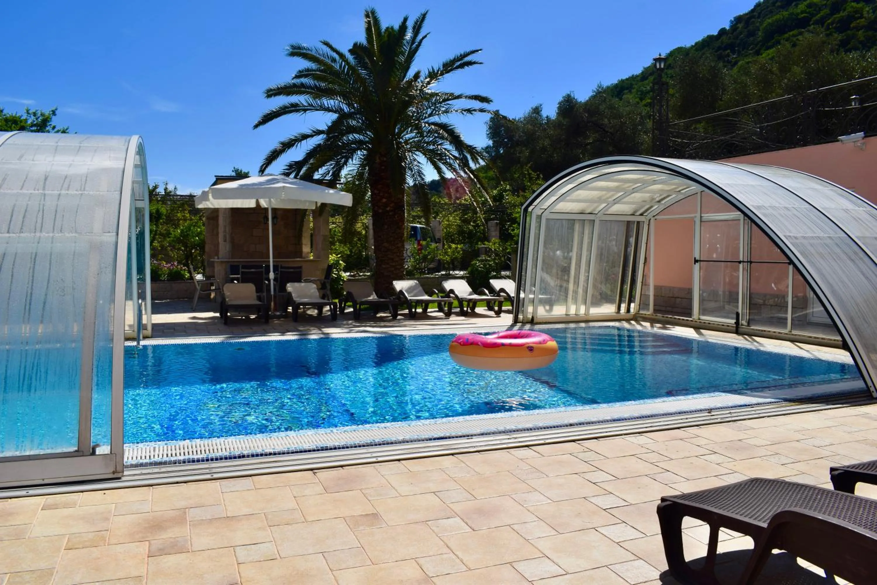 Swimming pool in Villa Dolphin Apartments