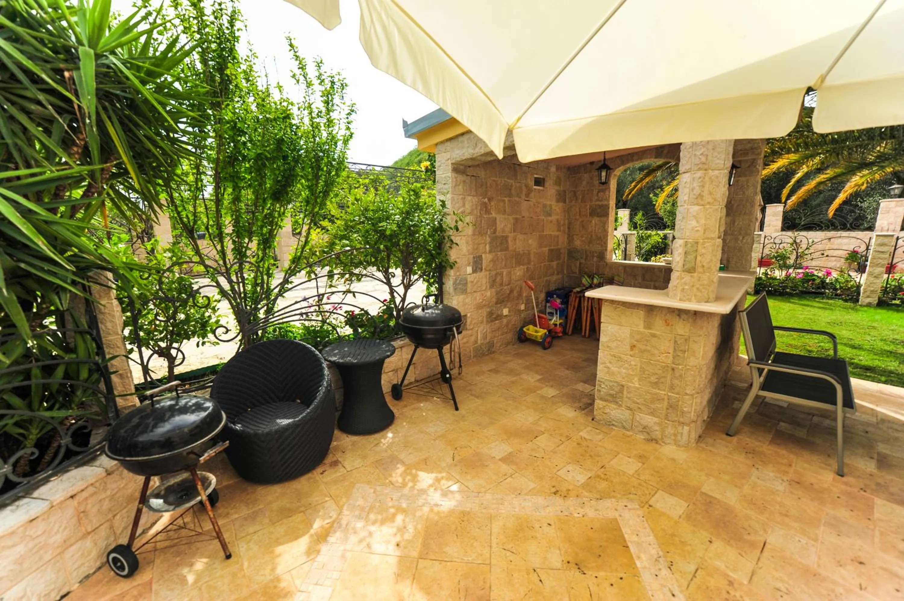BBQ facilities in Villa Dolphin Apartments