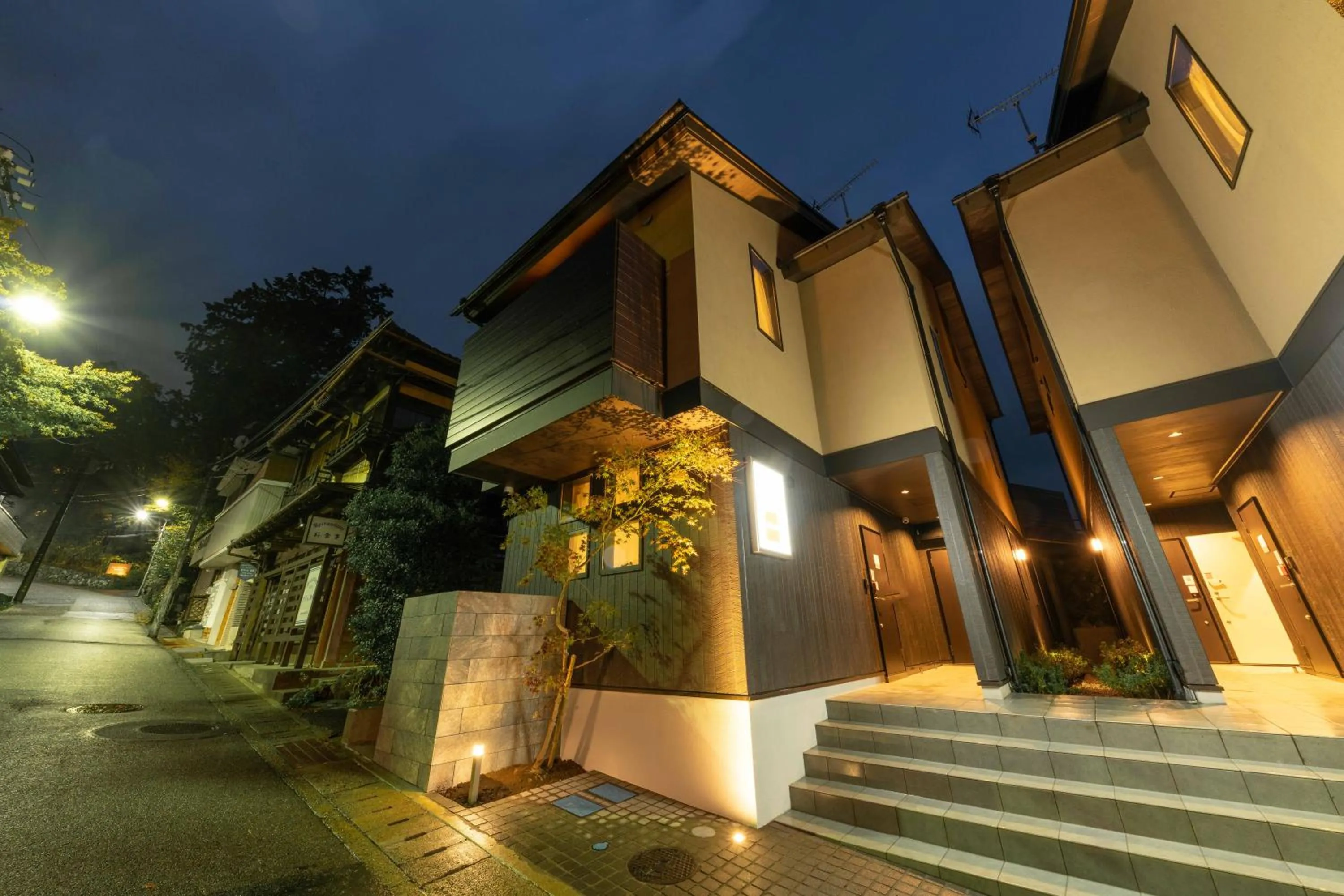 Property building in スタジオーネ 箱根強羅 West - Stagione Hakone Gora West