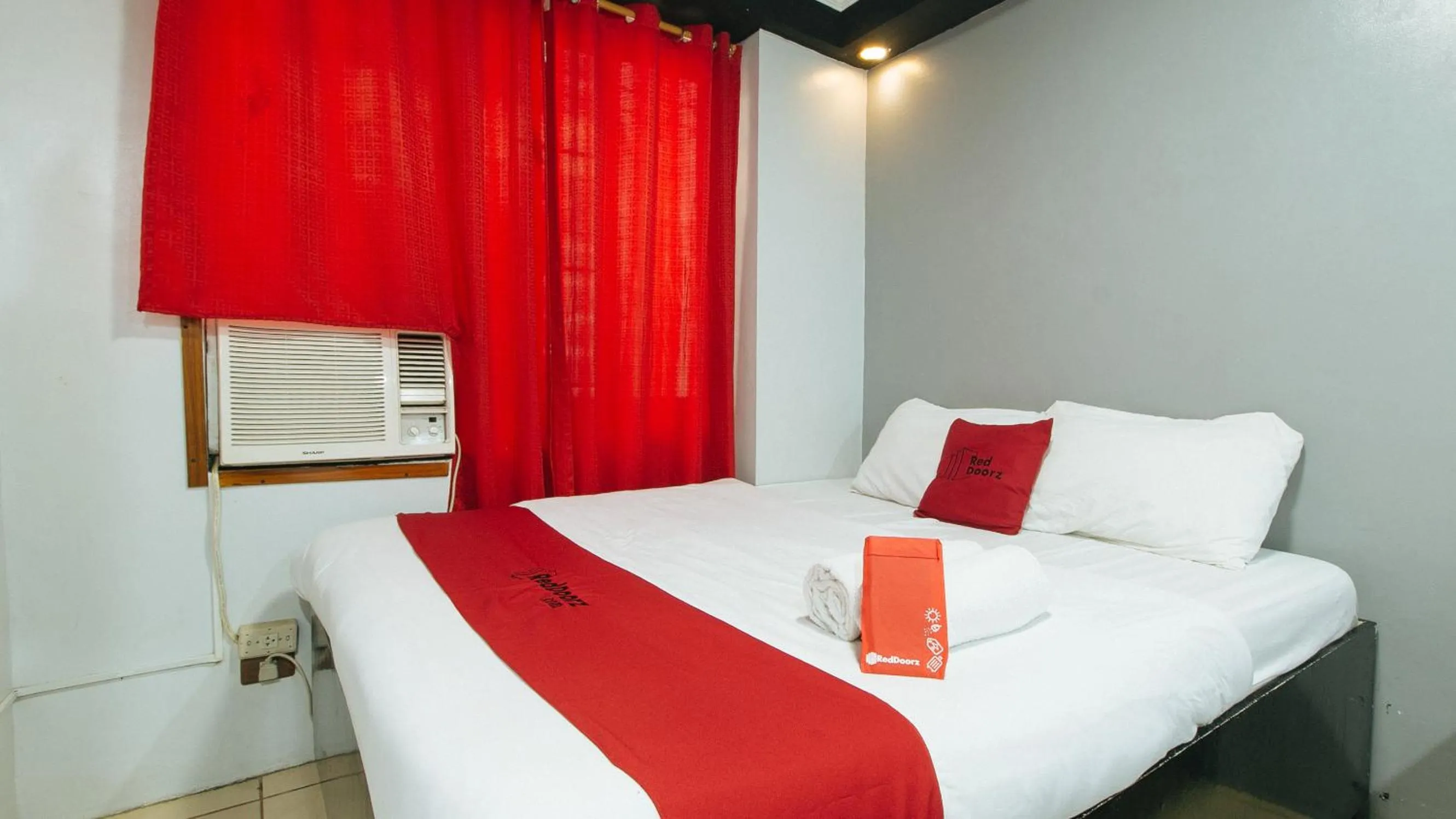 Bed in RedDoorz @ Good 101 Quiricada Manila