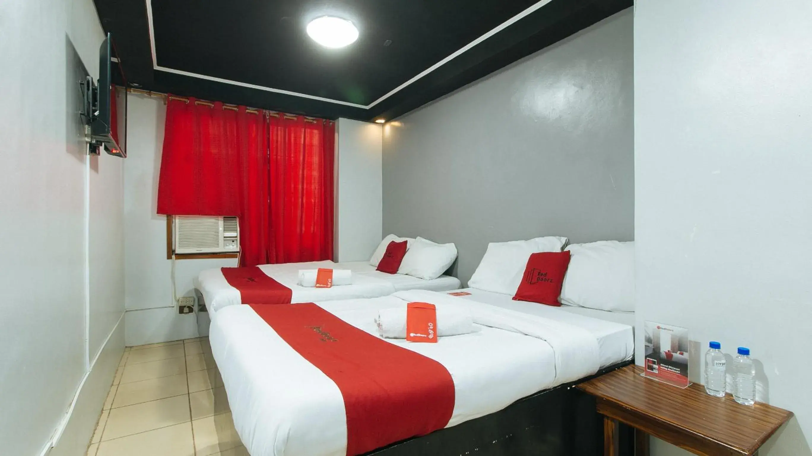 RedDoorz @ Good 101 Quiricada Manila RedDoorz @ Good 101 Quiricada Manila