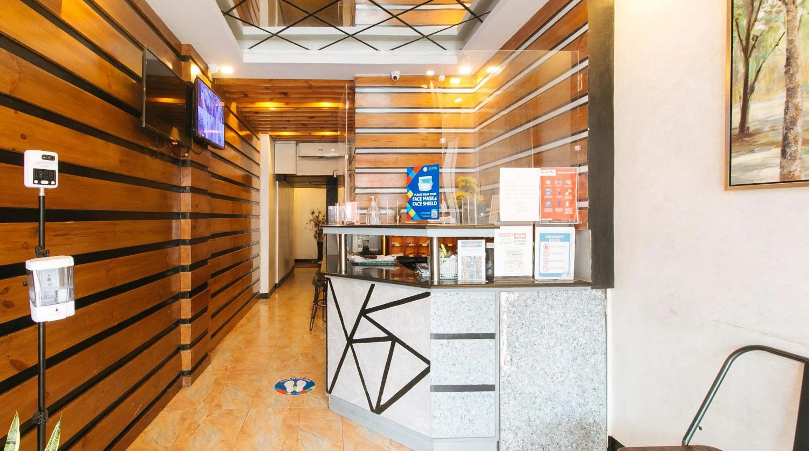 Lobby or reception in RedDoorz @ Good 101 Quiricada Manila