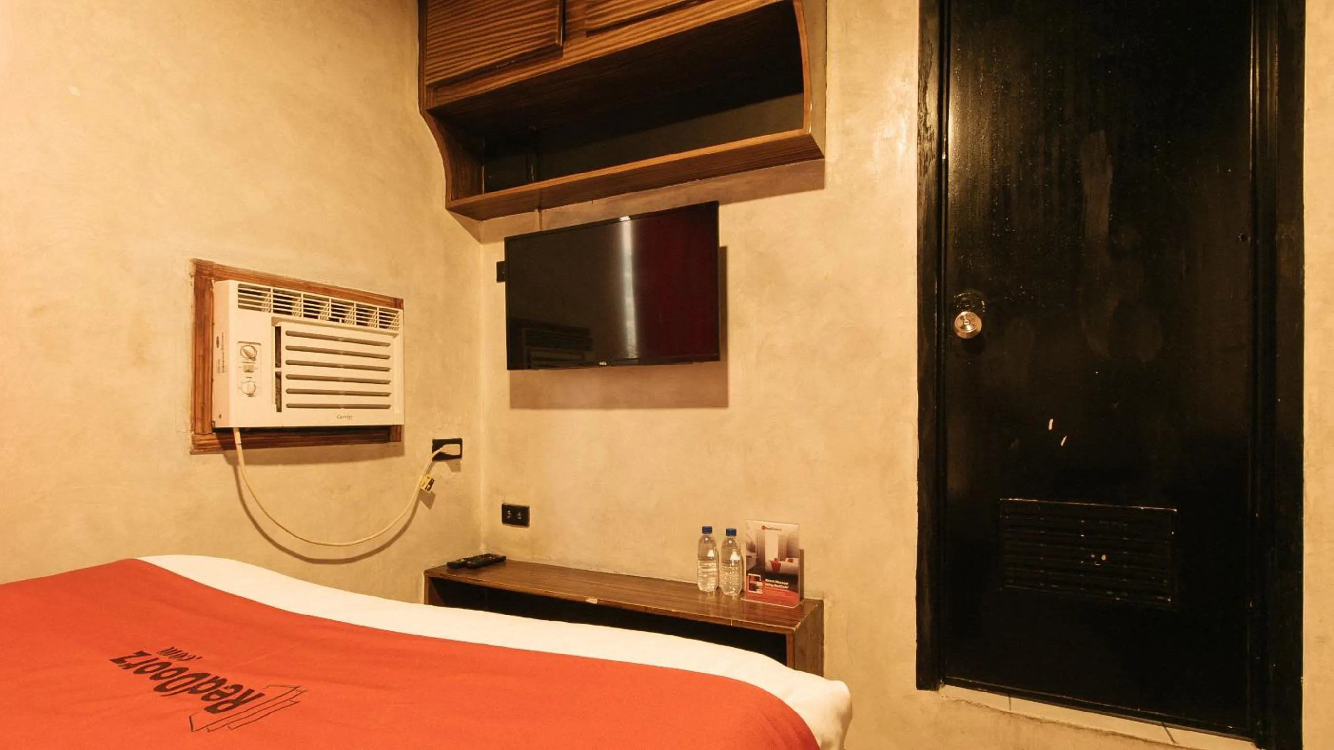 Bedroom in RedDoorz @ Good 101 Quiricada Manila