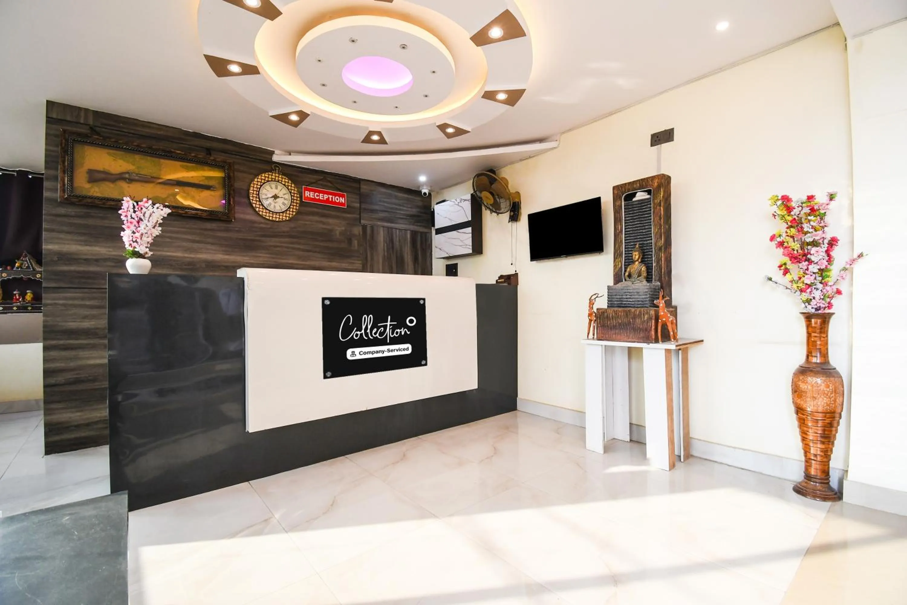 Lobby or reception in Super Collection O Hirak Road Dhanbad formerly Hirak Inn