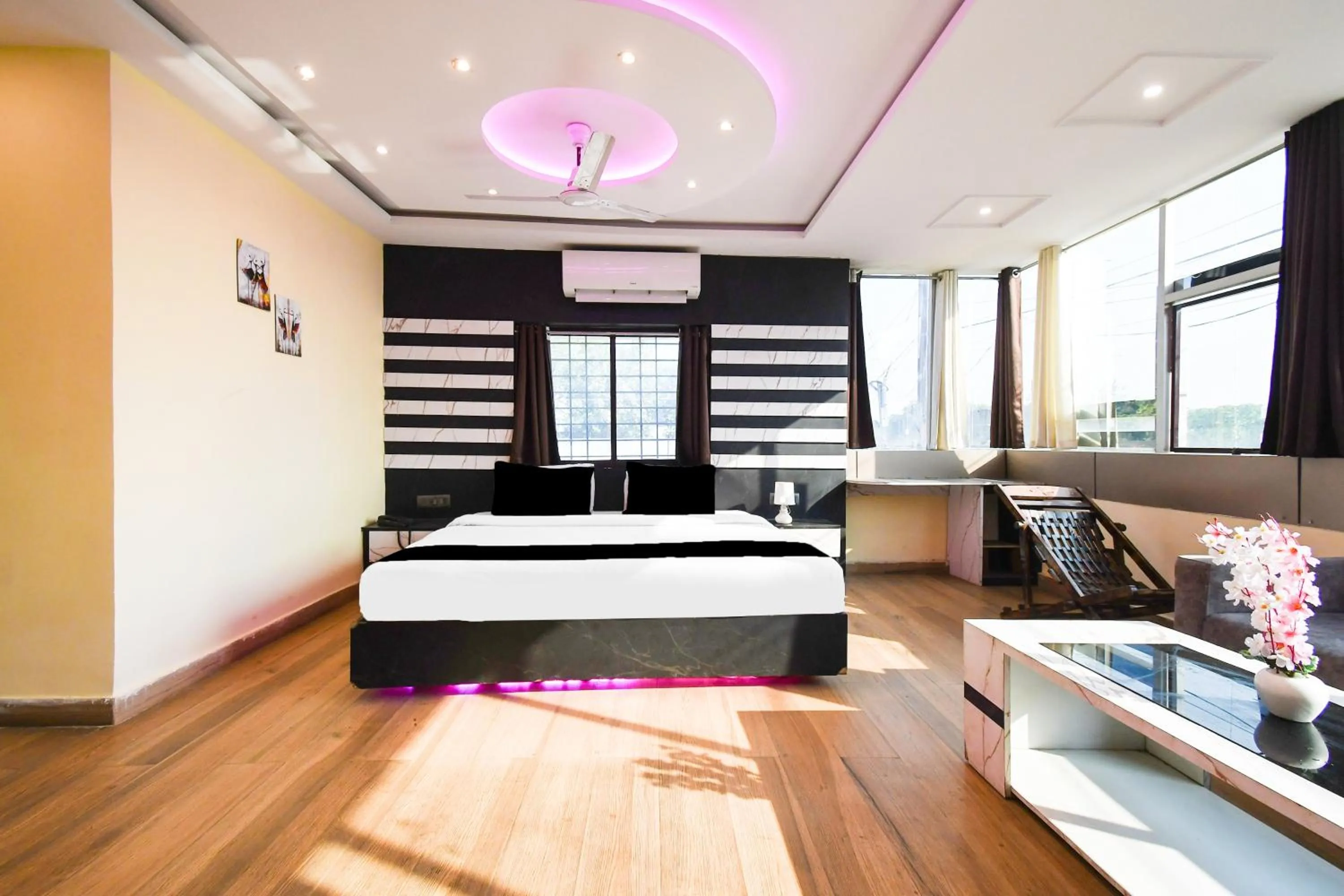 Bedroom in Super Collection O Hirak Road Dhanbad formerly Hirak Inn