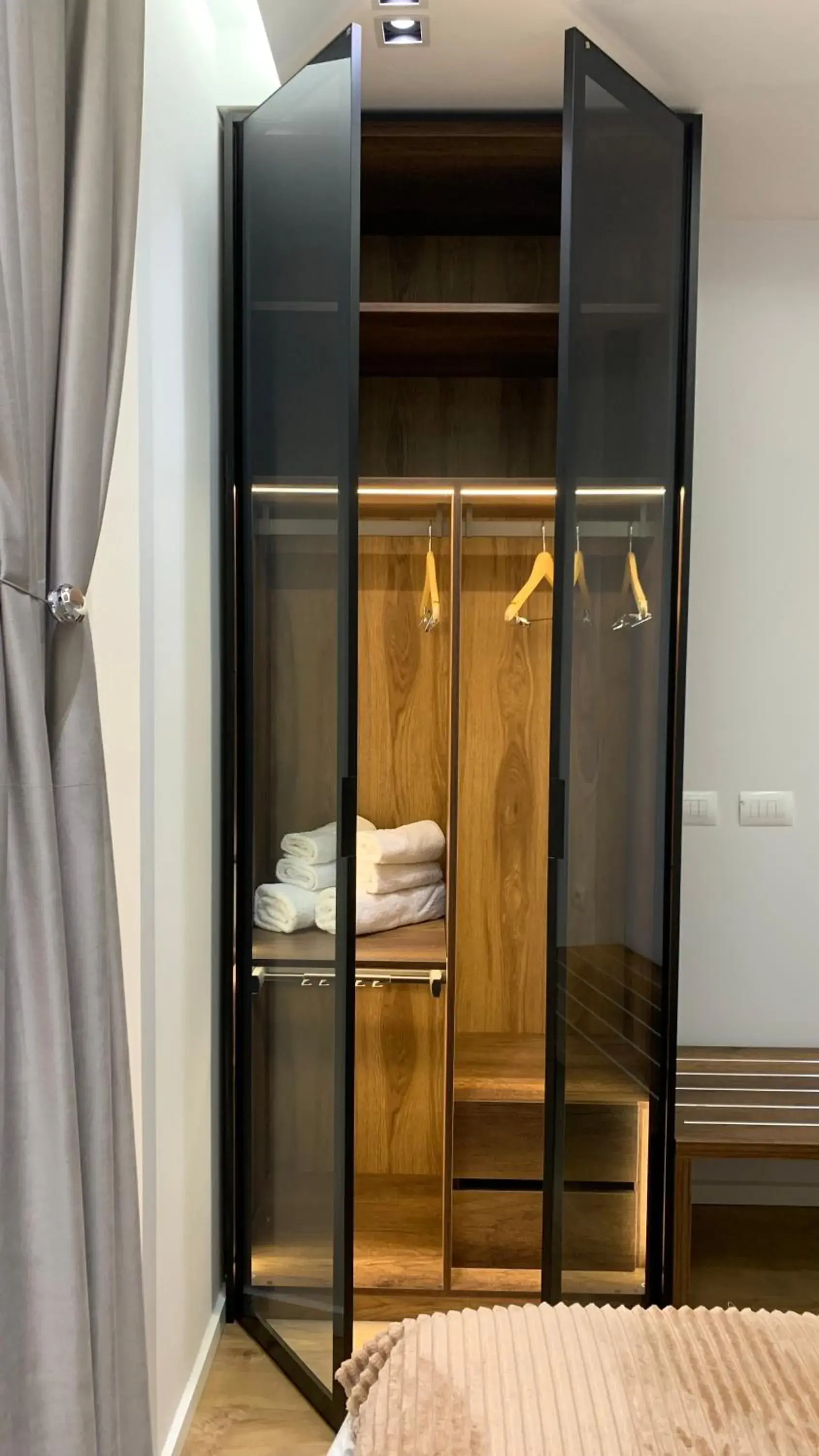 PIN Apartments - 3 Min to Skanderbeg - Free Parking PIN Apartments - 3 Min to Skanderbeg - Free Parking