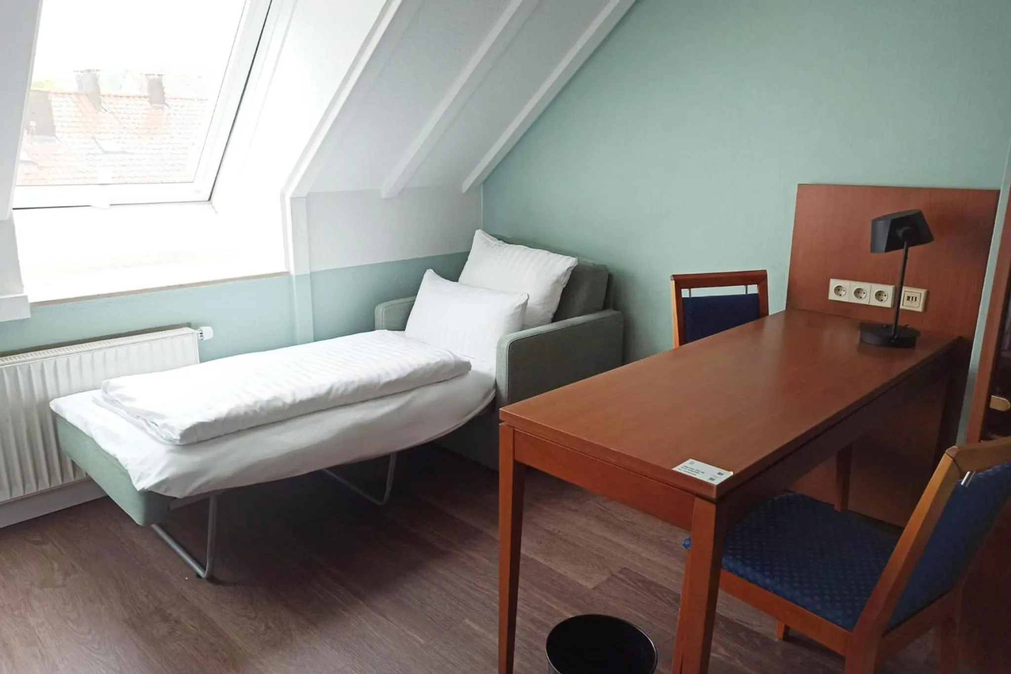 Photo of the whole room, Bed in Garner Hotel Stuttgart City Centre by IHG