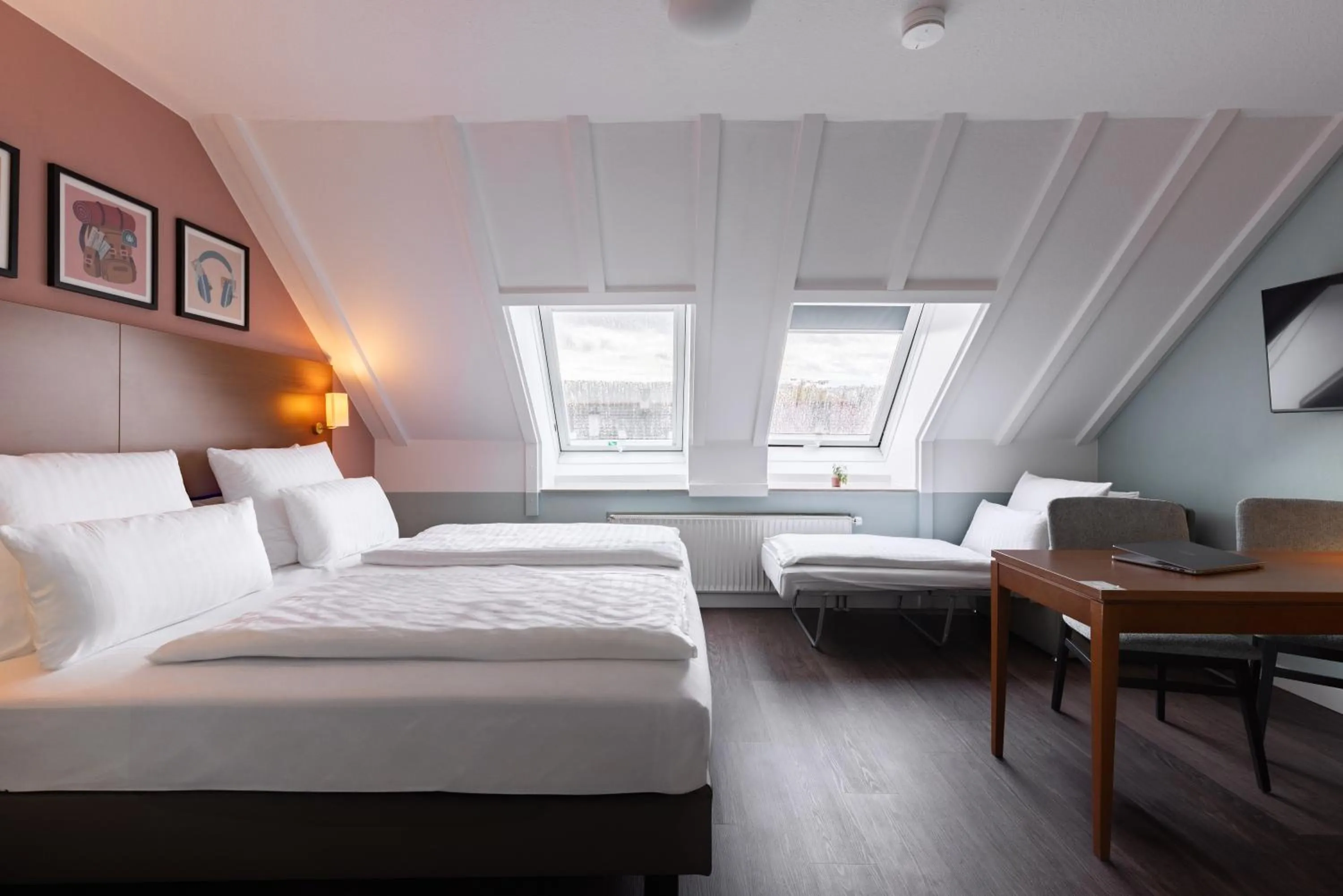 Bed in Garner Hotel Stuttgart City Centre by IHG