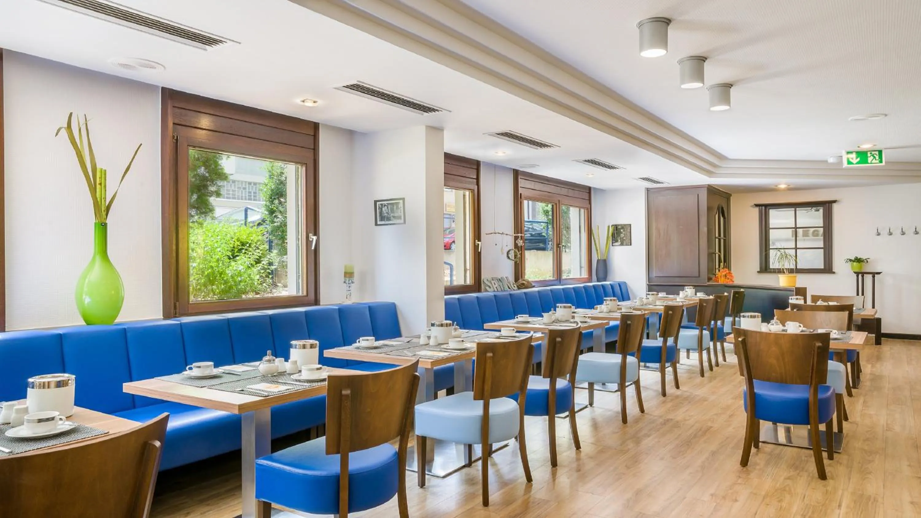 Restaurant/places to eat in Garner Hotel Stuttgart City Centre by IHG