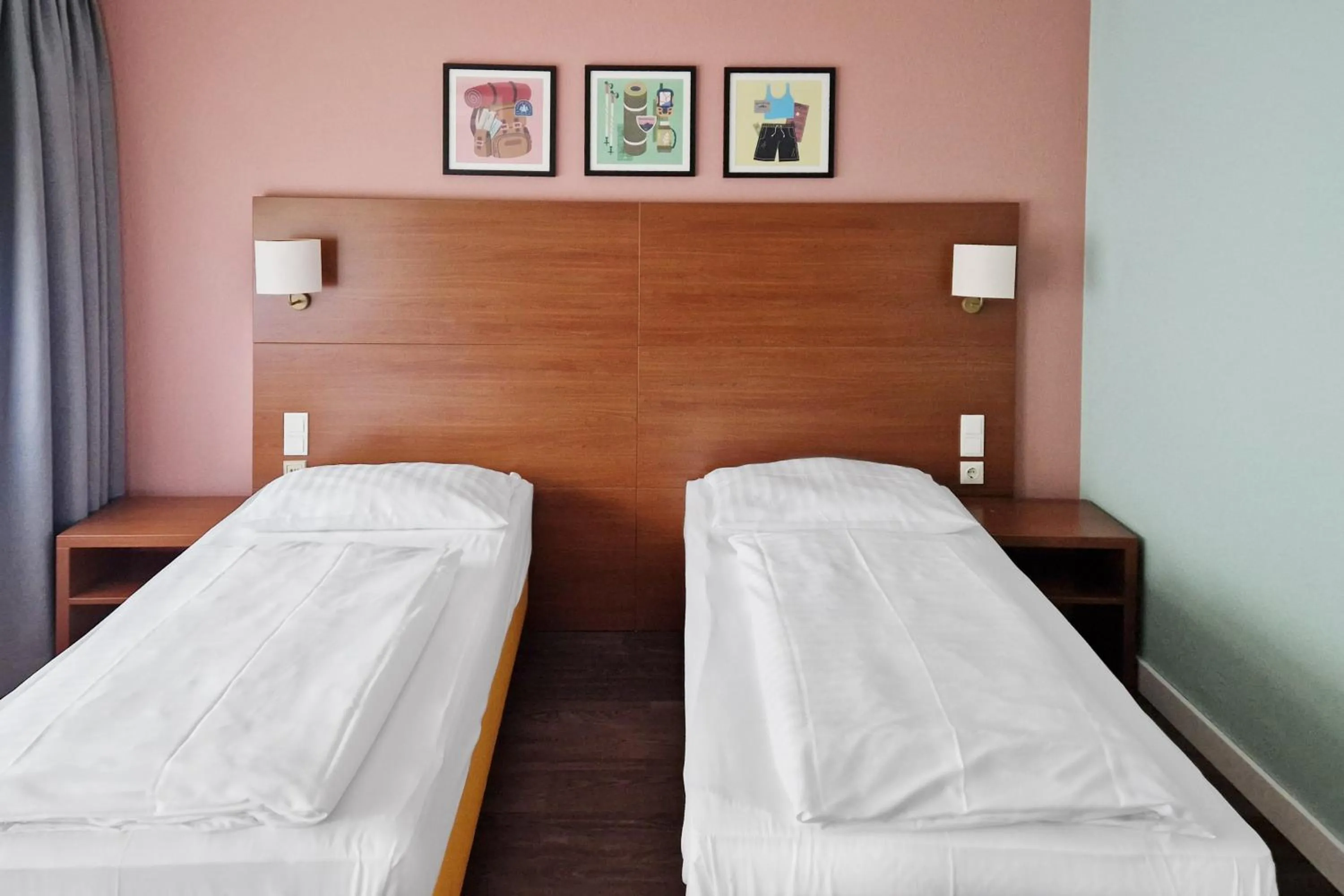 Photo of the whole room, Bed in Garner Hotel Stuttgart City Centre by IHG