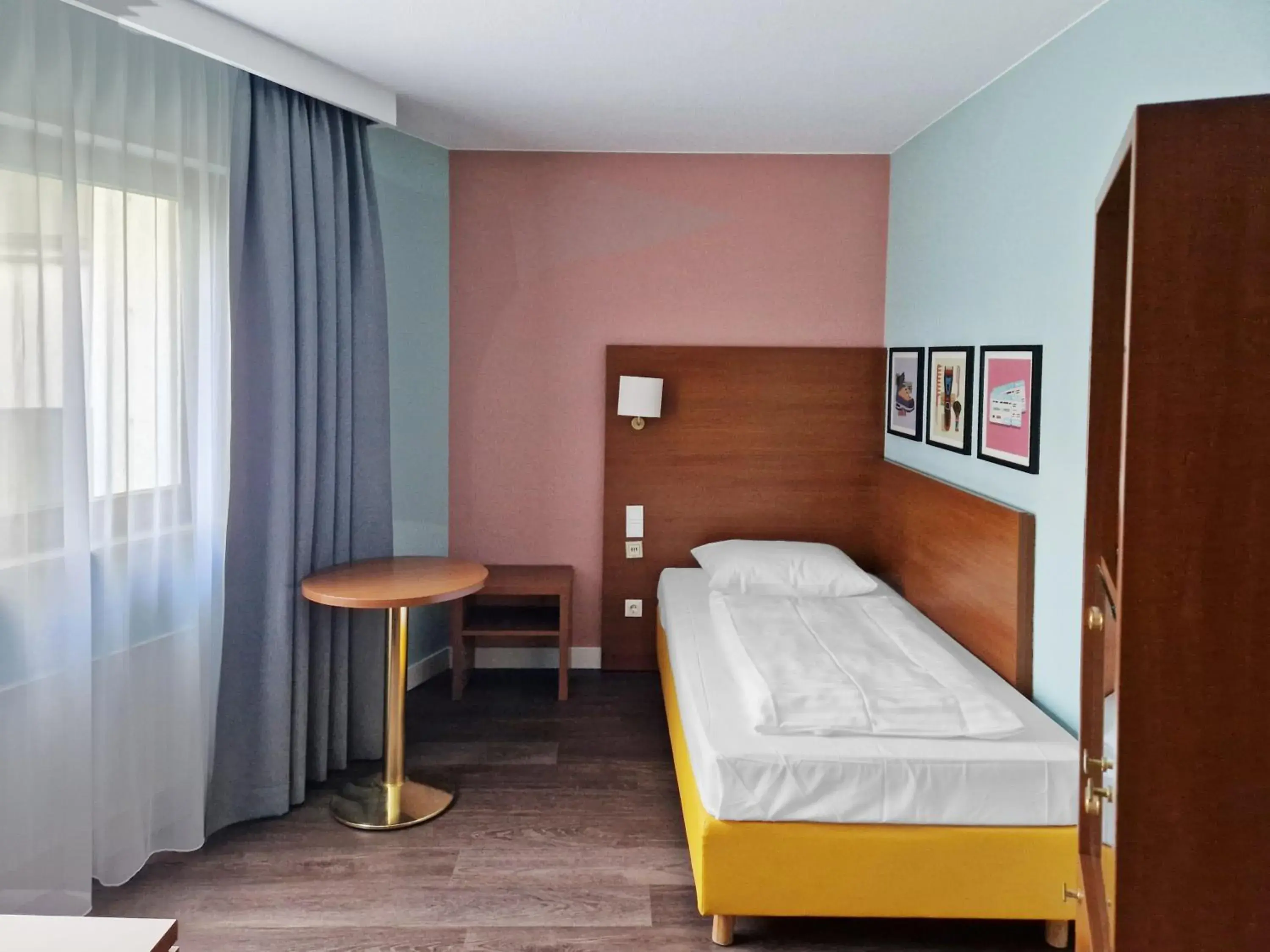Economy Single Room in Hotel Rega Stuttgart Economy Single Room in Hotel Rega Stuttgart