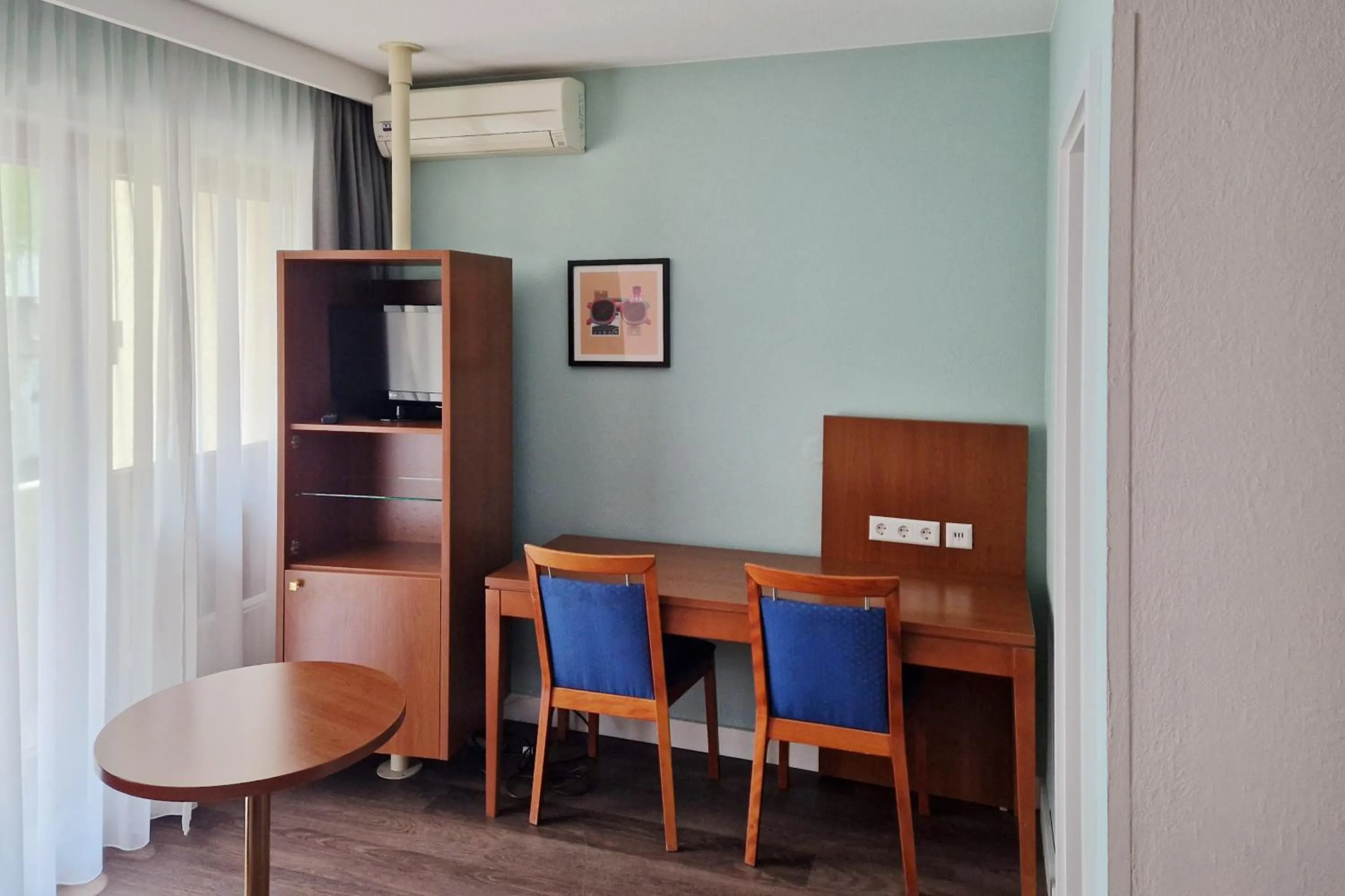 Photo of the whole room in Garner Hotel Stuttgart City Centre by IHG