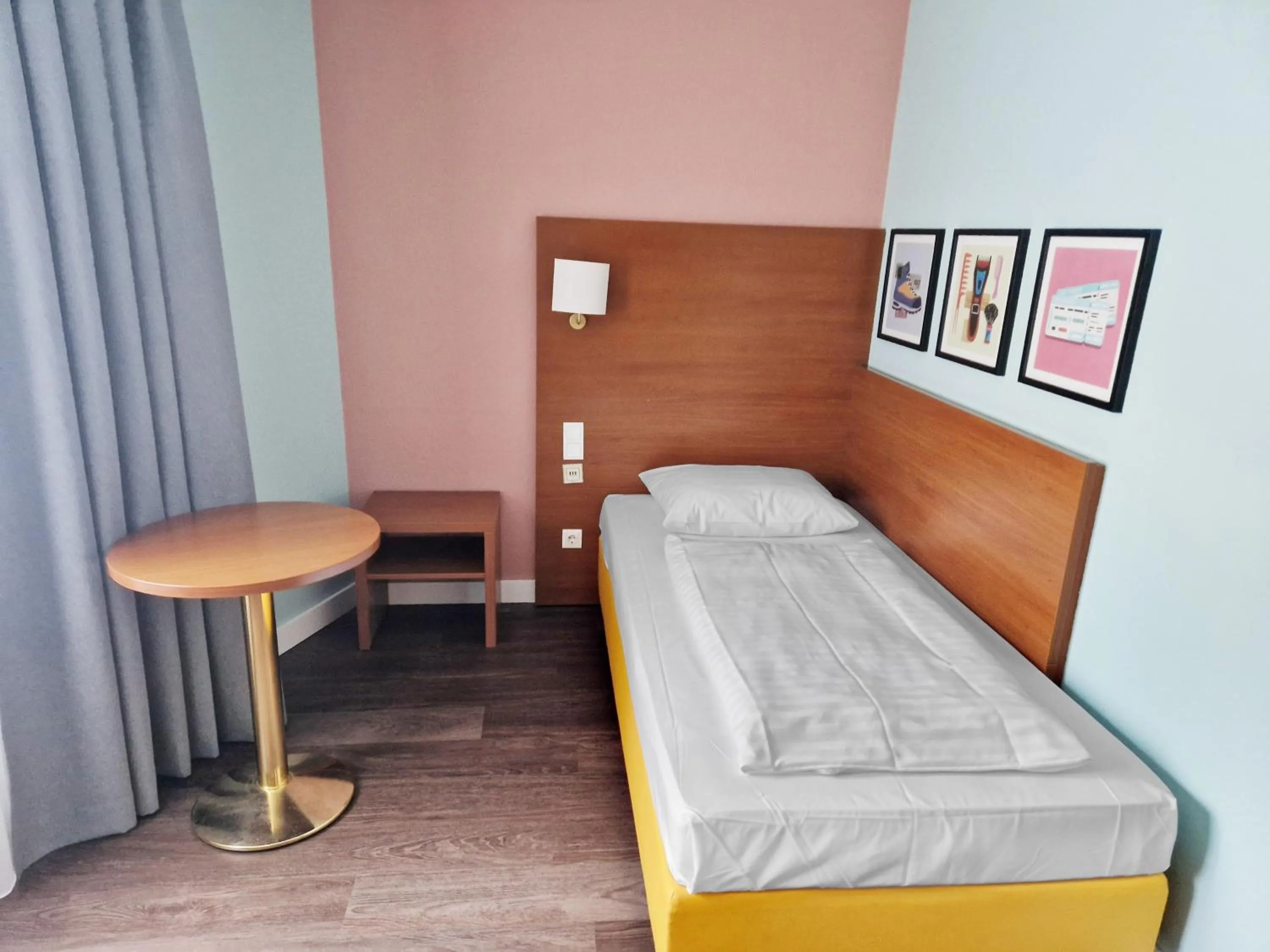 Bed in Hotel Rega Stuttgart