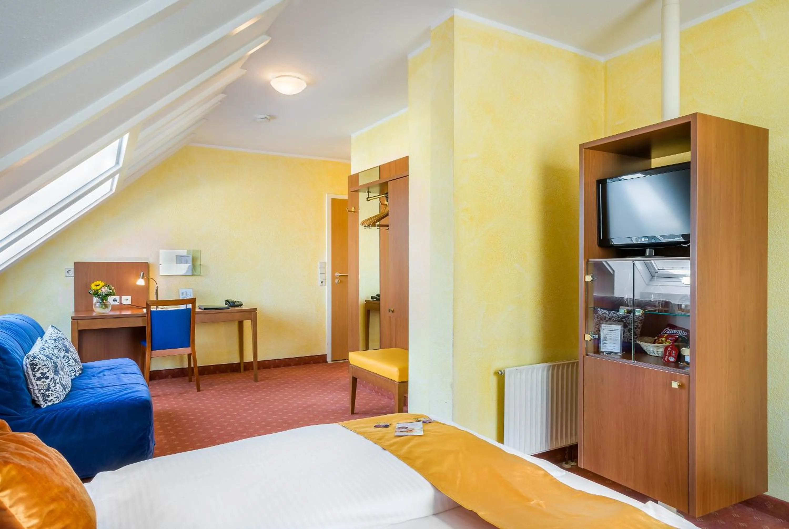 TV and multimedia, Bed in Hotel Rega Stuttgart