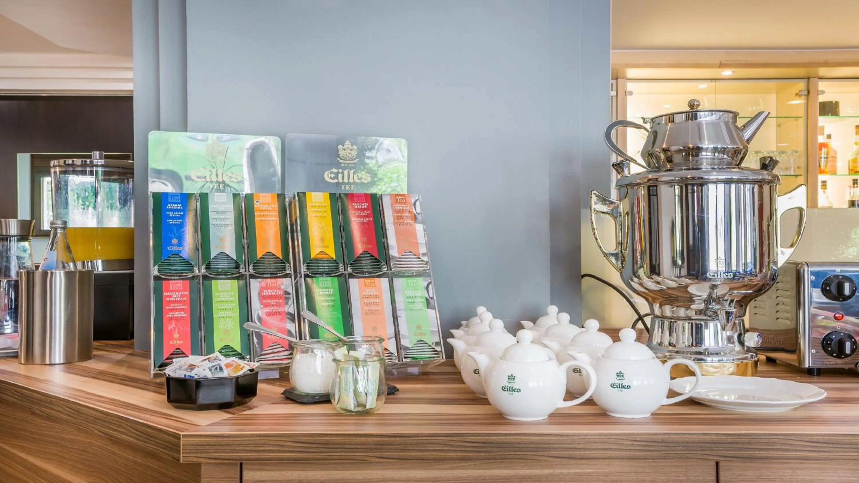 Restaurant/places to eat in Garner Hotel Stuttgart City Centre by IHG