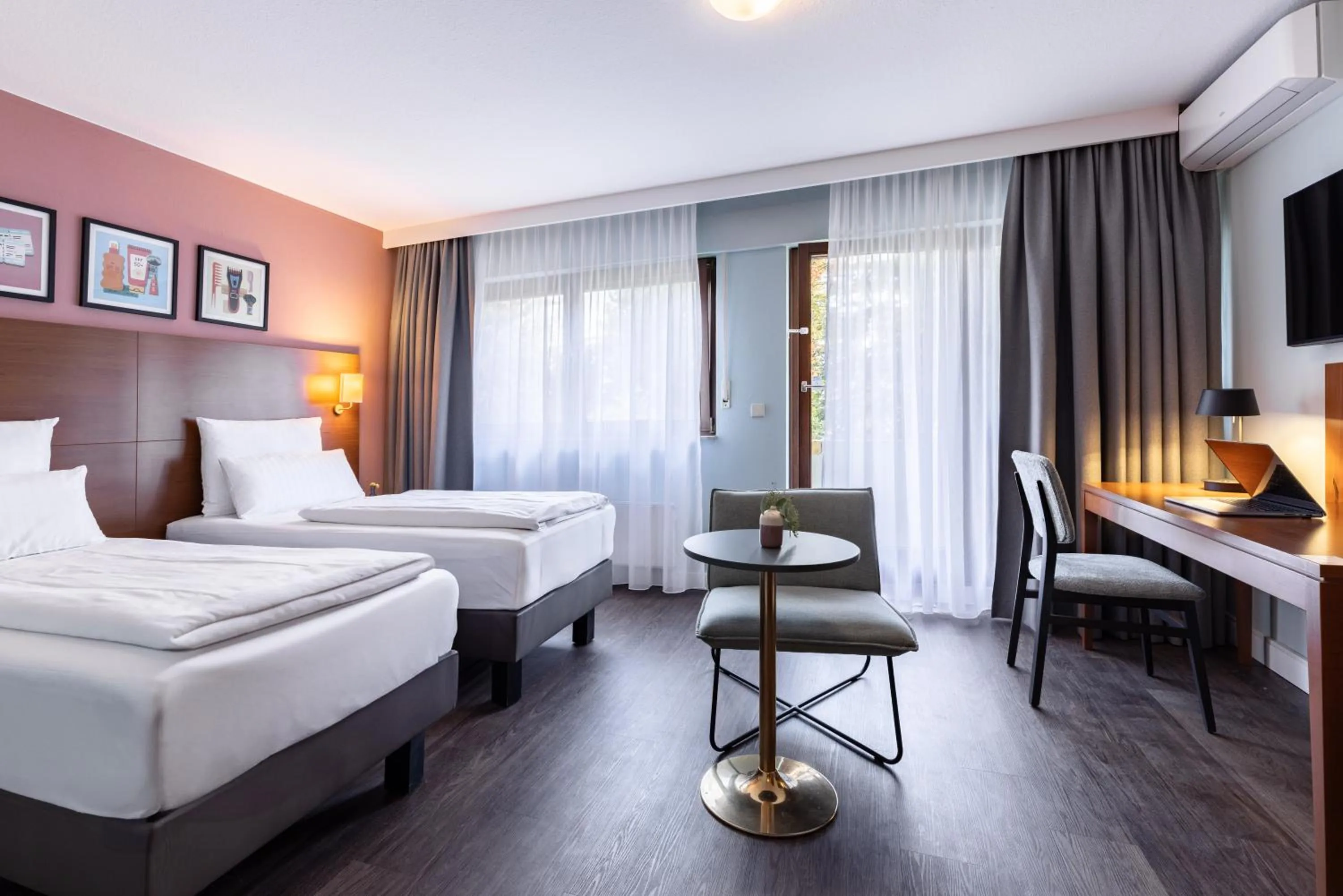 Bed in Garner Hotel Stuttgart City Centre by IHG