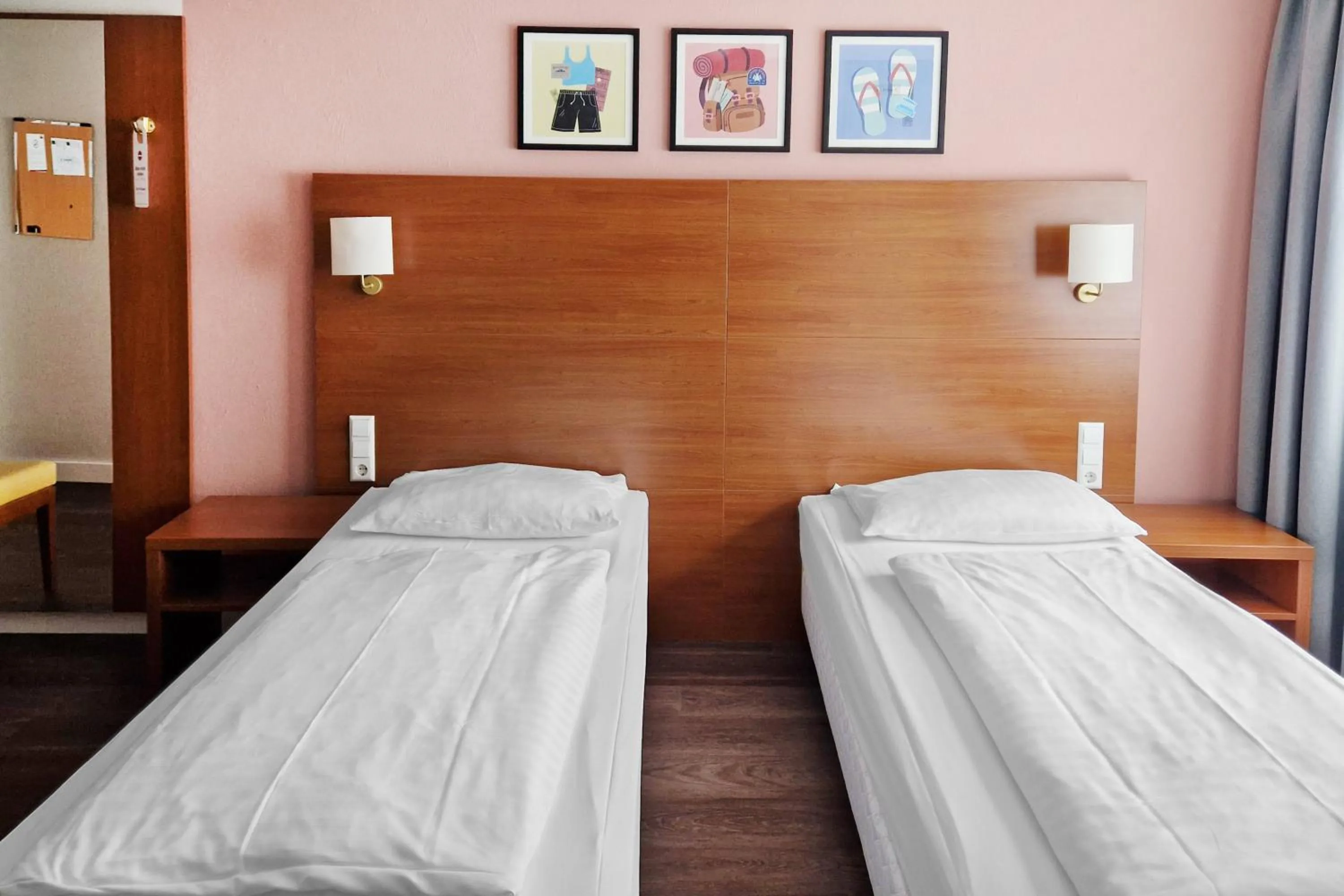 Photo of the whole room, Bed in Garner Hotel Stuttgart City Centre by IHG