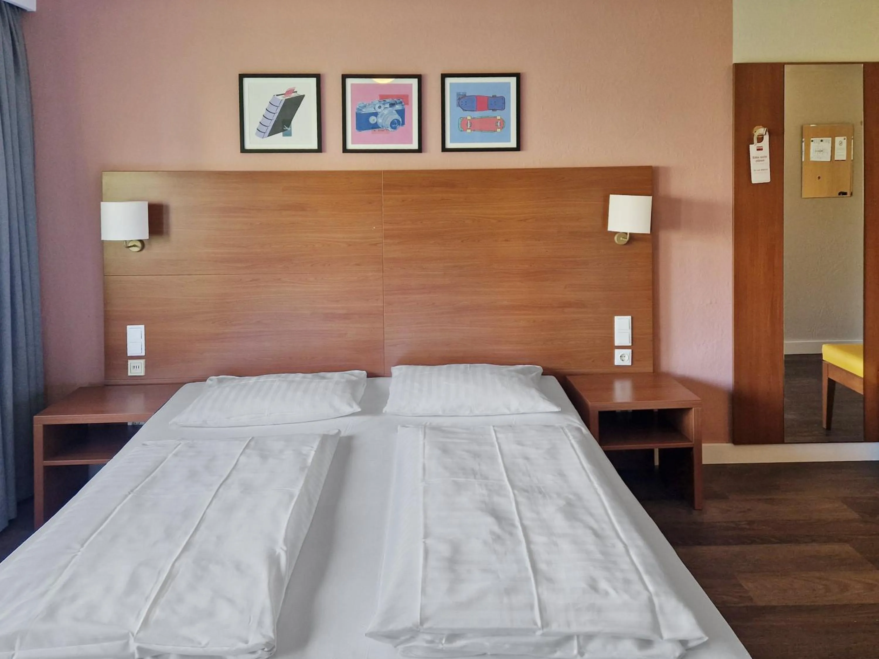 Photo of the whole room, Bed in Garner Hotel Stuttgart City Centre by IHG