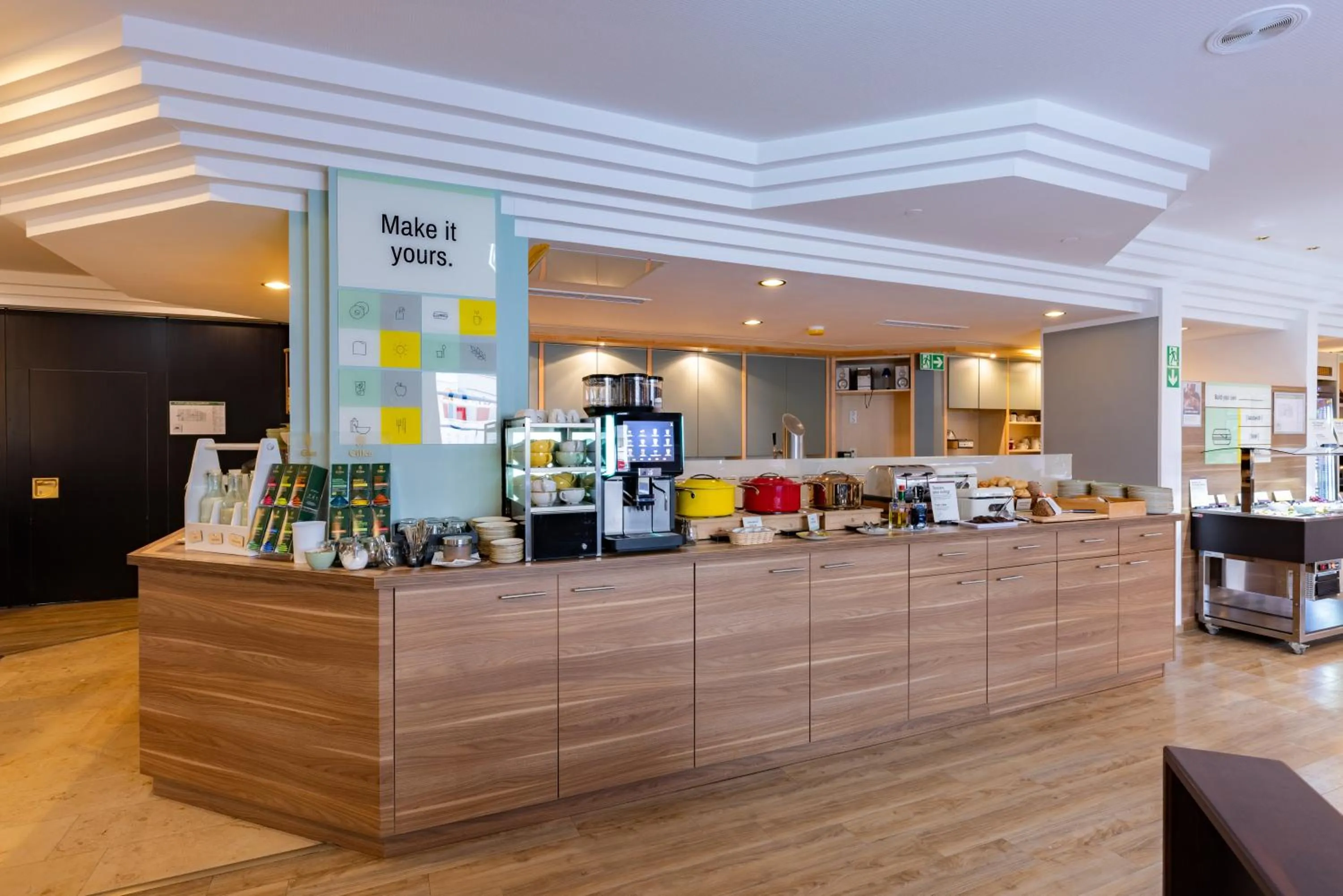 Buffet breakfast in Garner Hotel Stuttgart City Centre by IHG